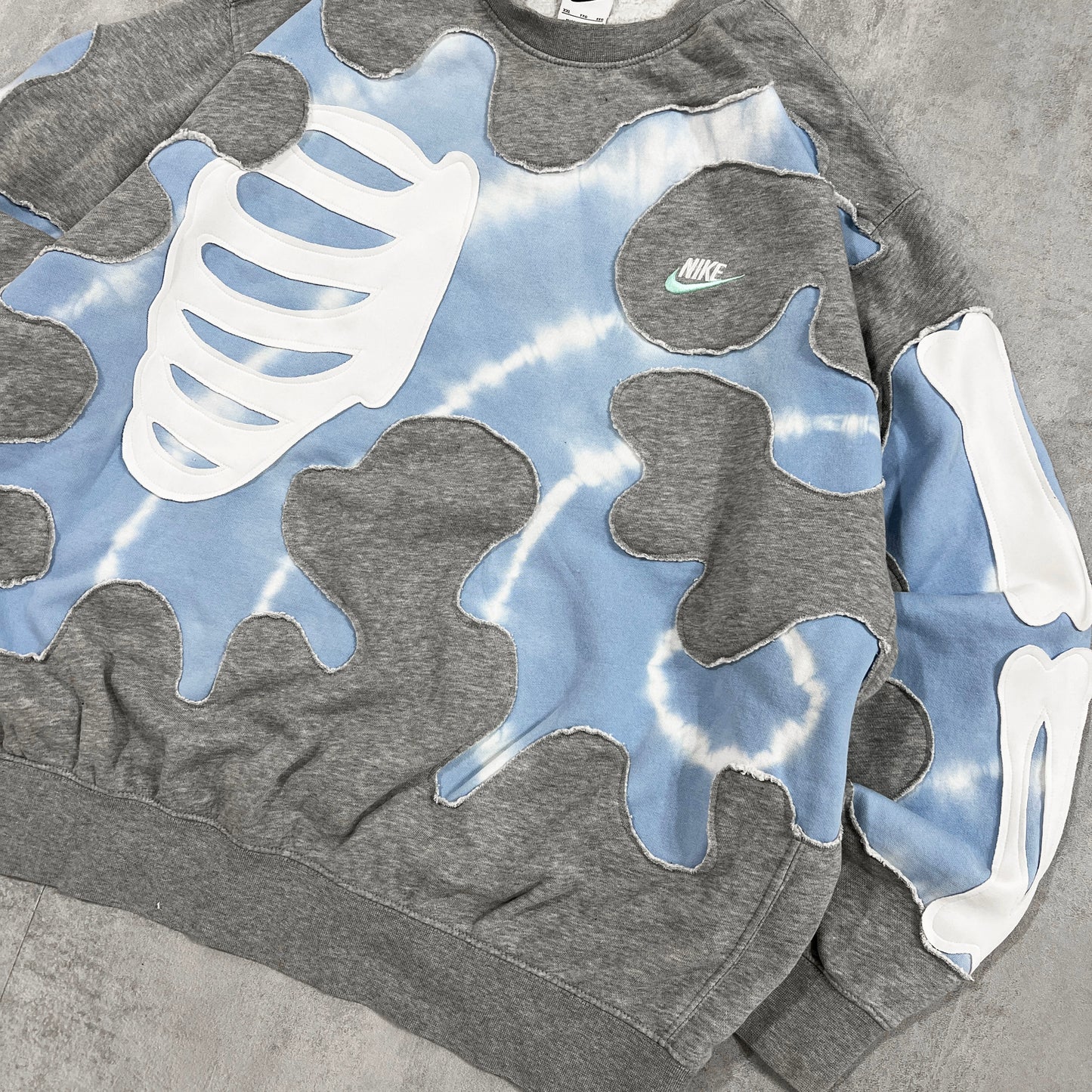'BONES' TIE DYE SWEATSHIRT (XXL)