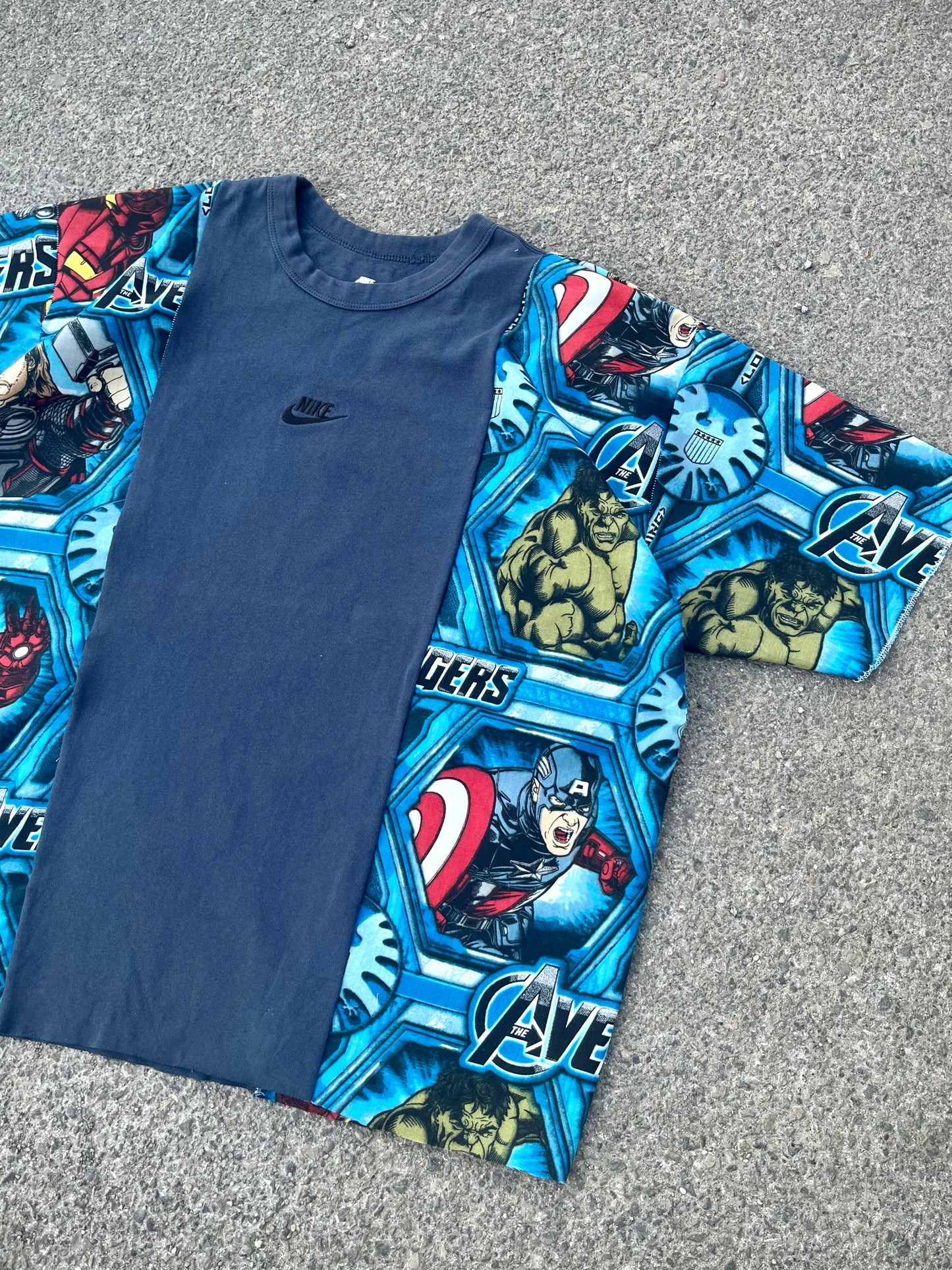 'AVENGERS' T-SHIRT (XL)