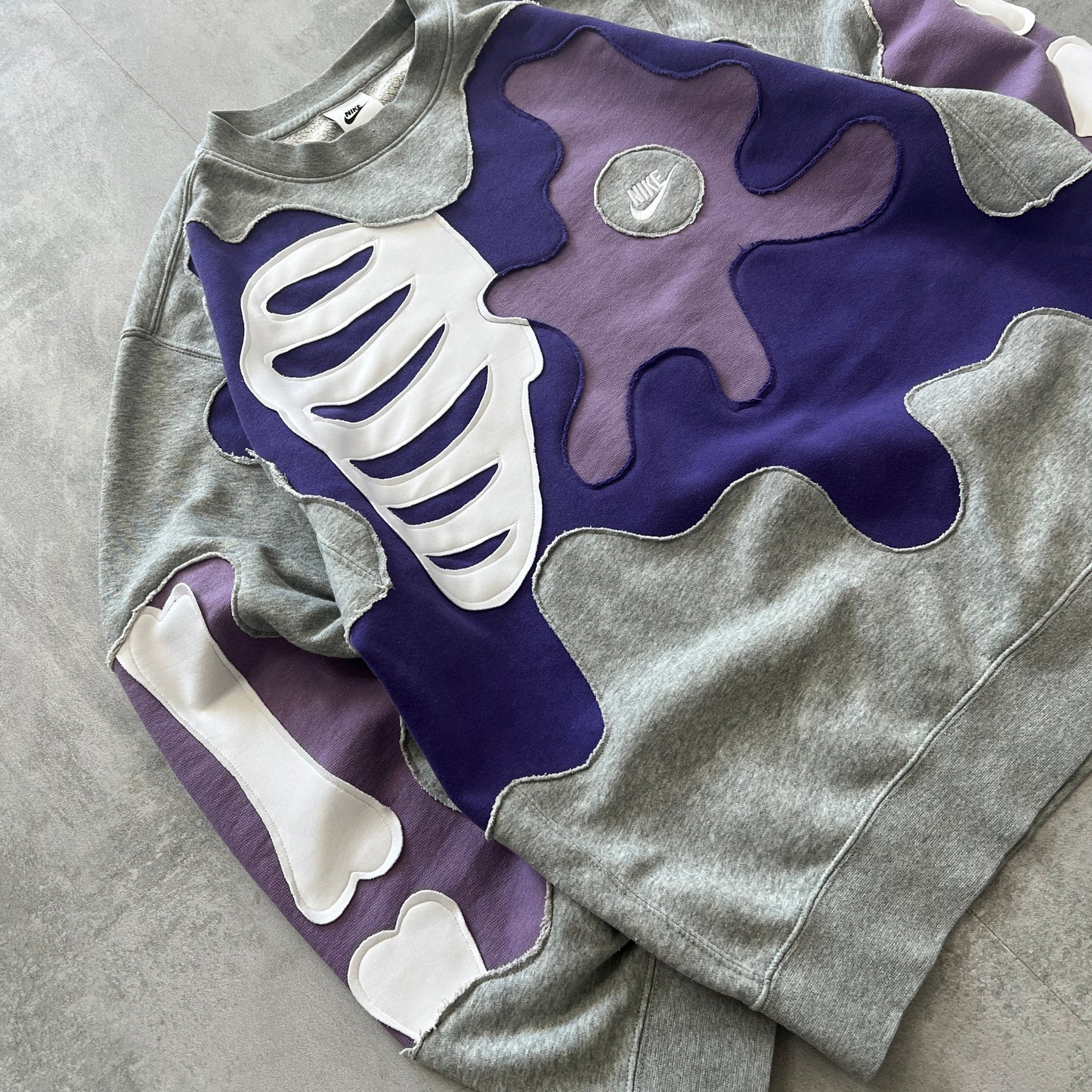 'BONES' SWEATSHIRT (M)
