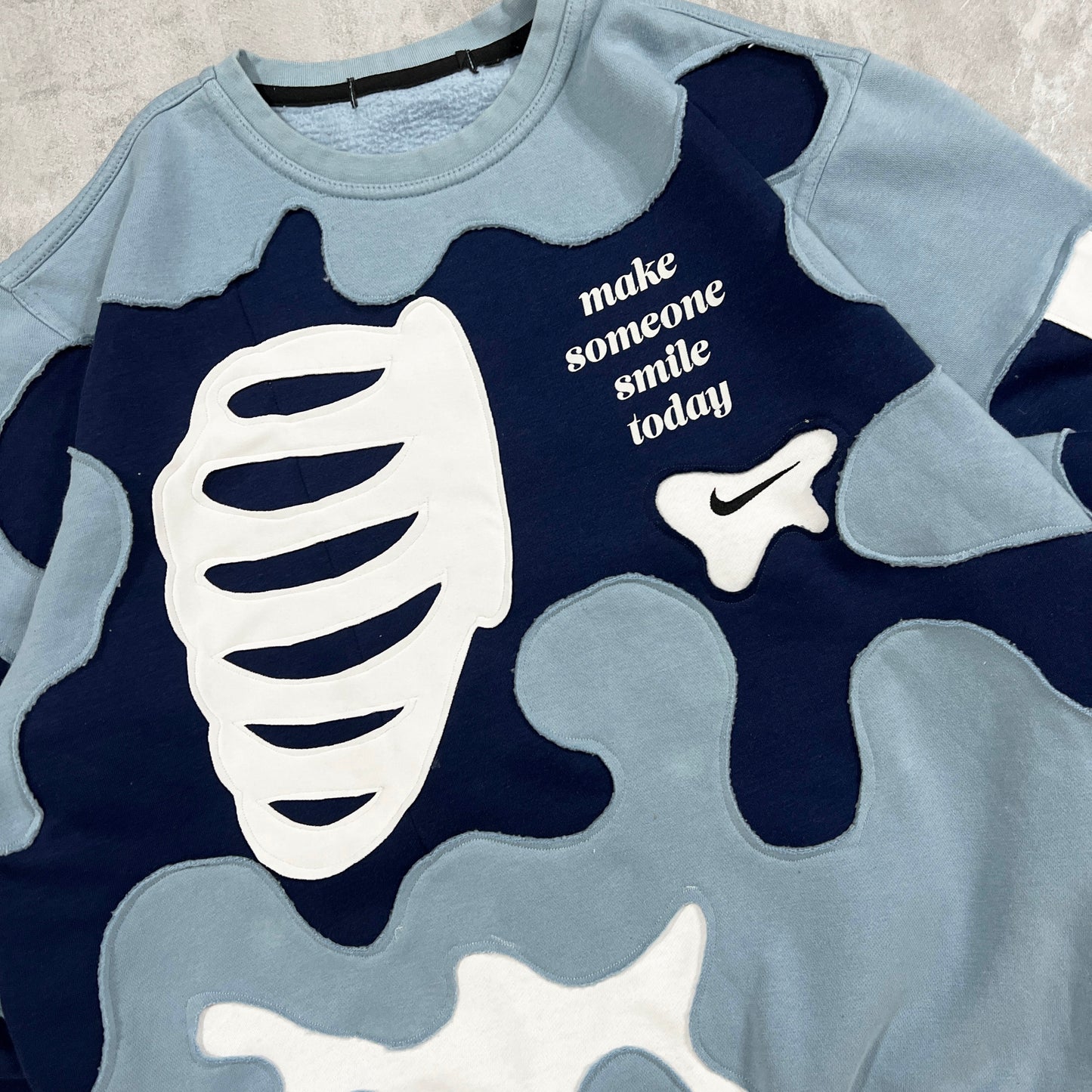 'MAKE SOMEONE SMILE TODAY' SWEATSHIRT (L)