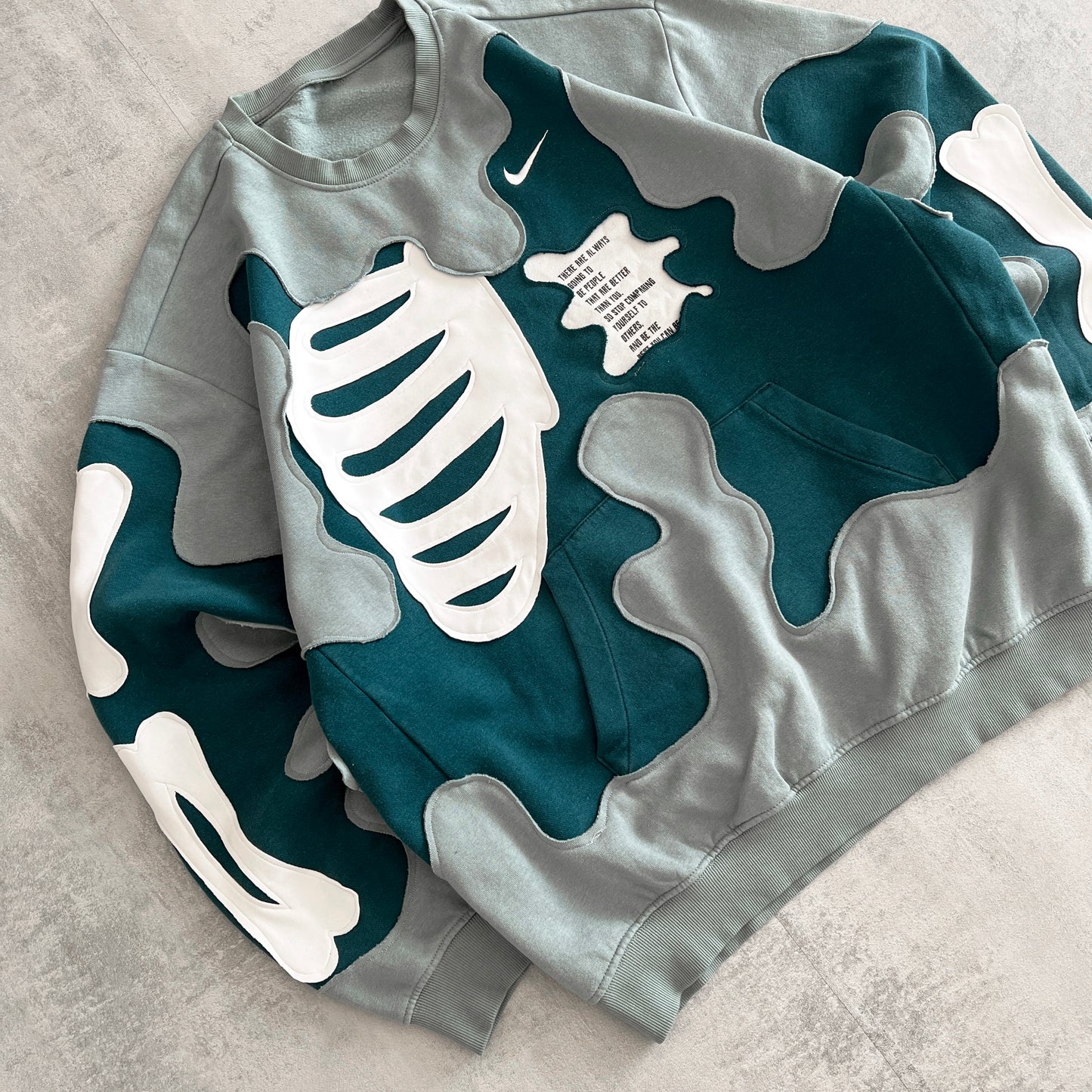 'BONES' SWEATSHIRT (L)