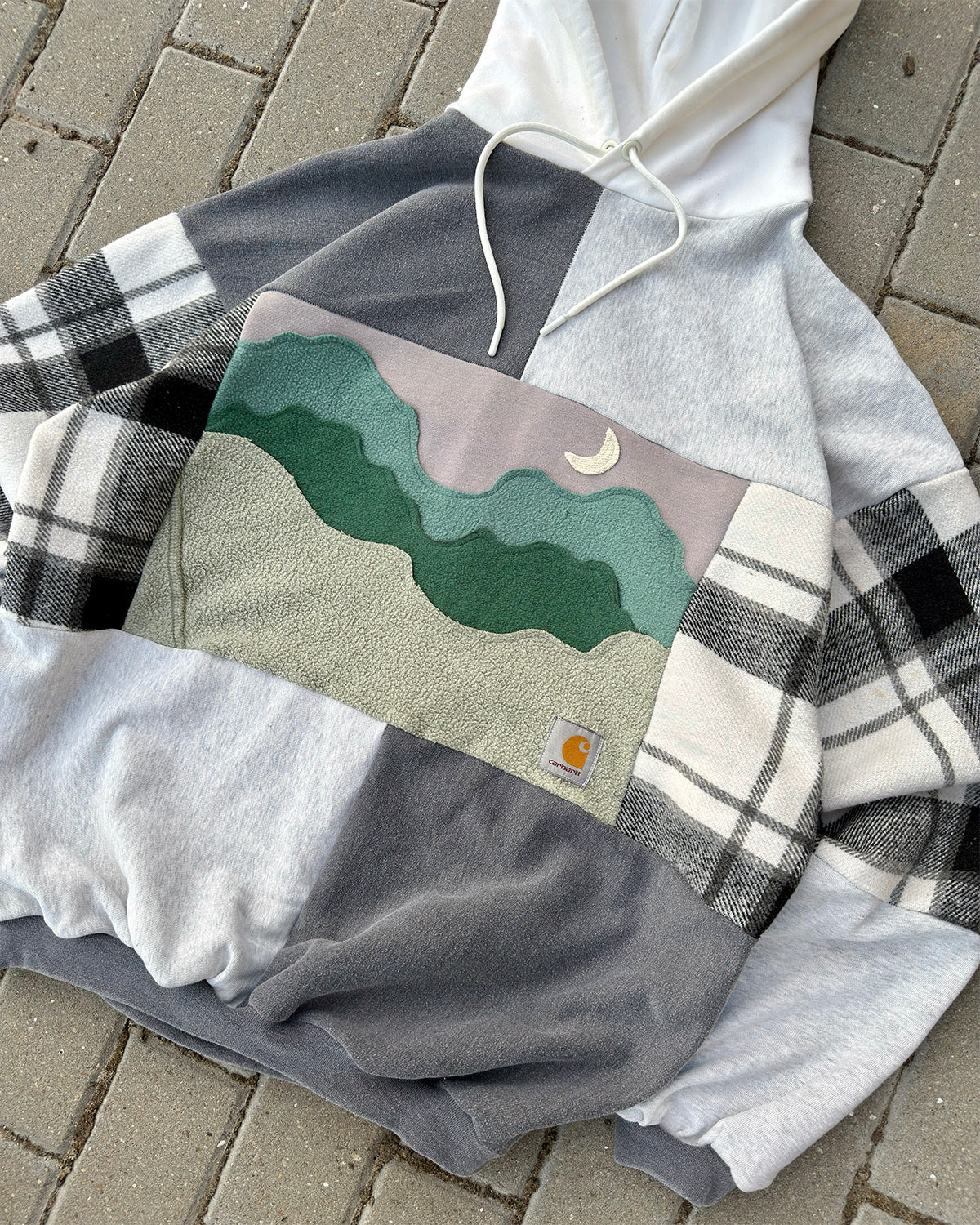 'MOUNTAINS' REWORKED HOODIE (XL)