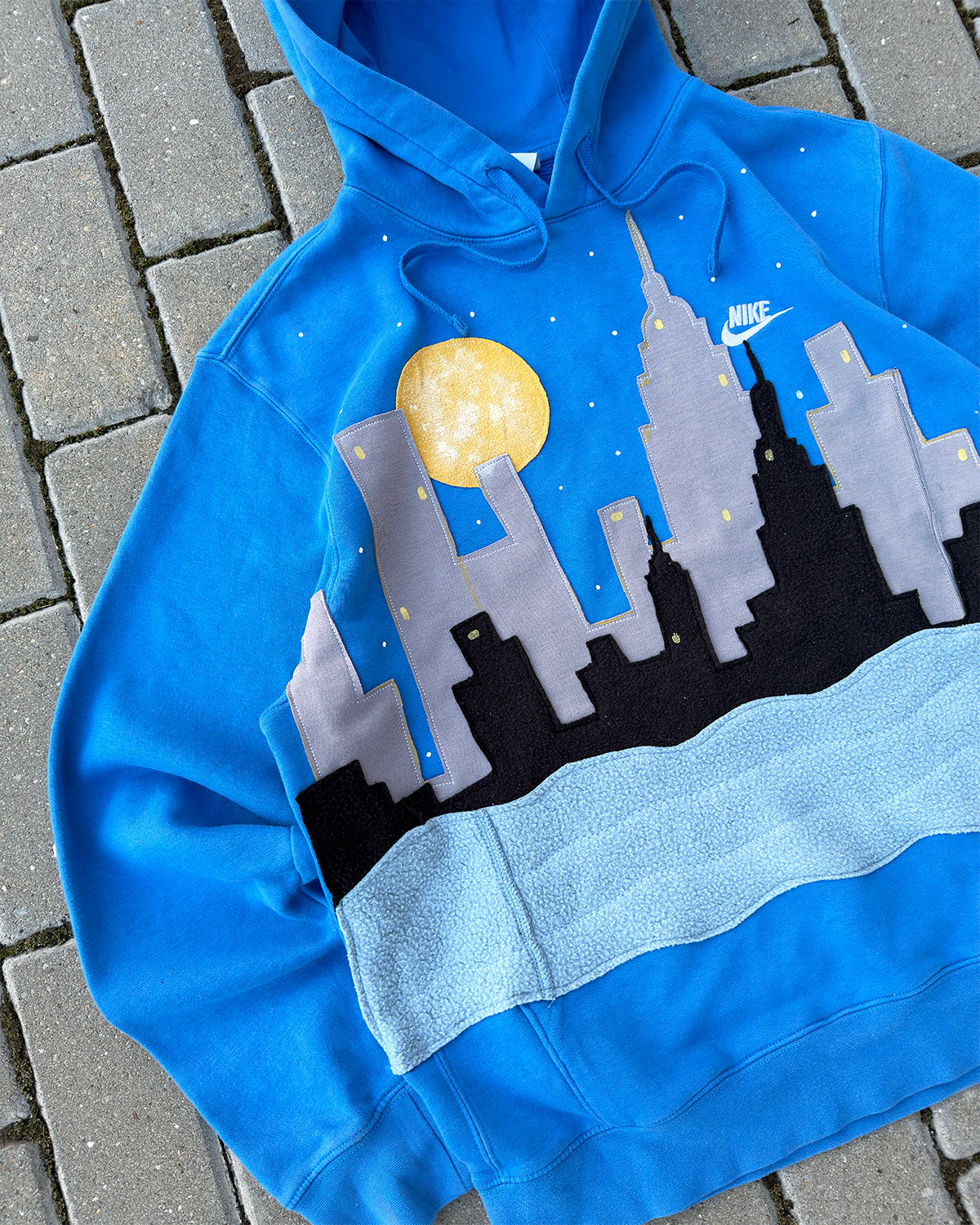'SKYLINE' HOODIE (M)