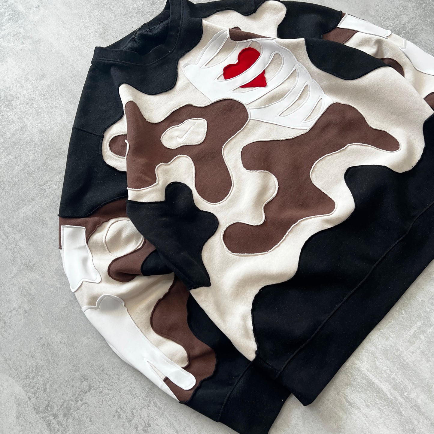 'HEART & BONES' SWEATSHIRT (L)
