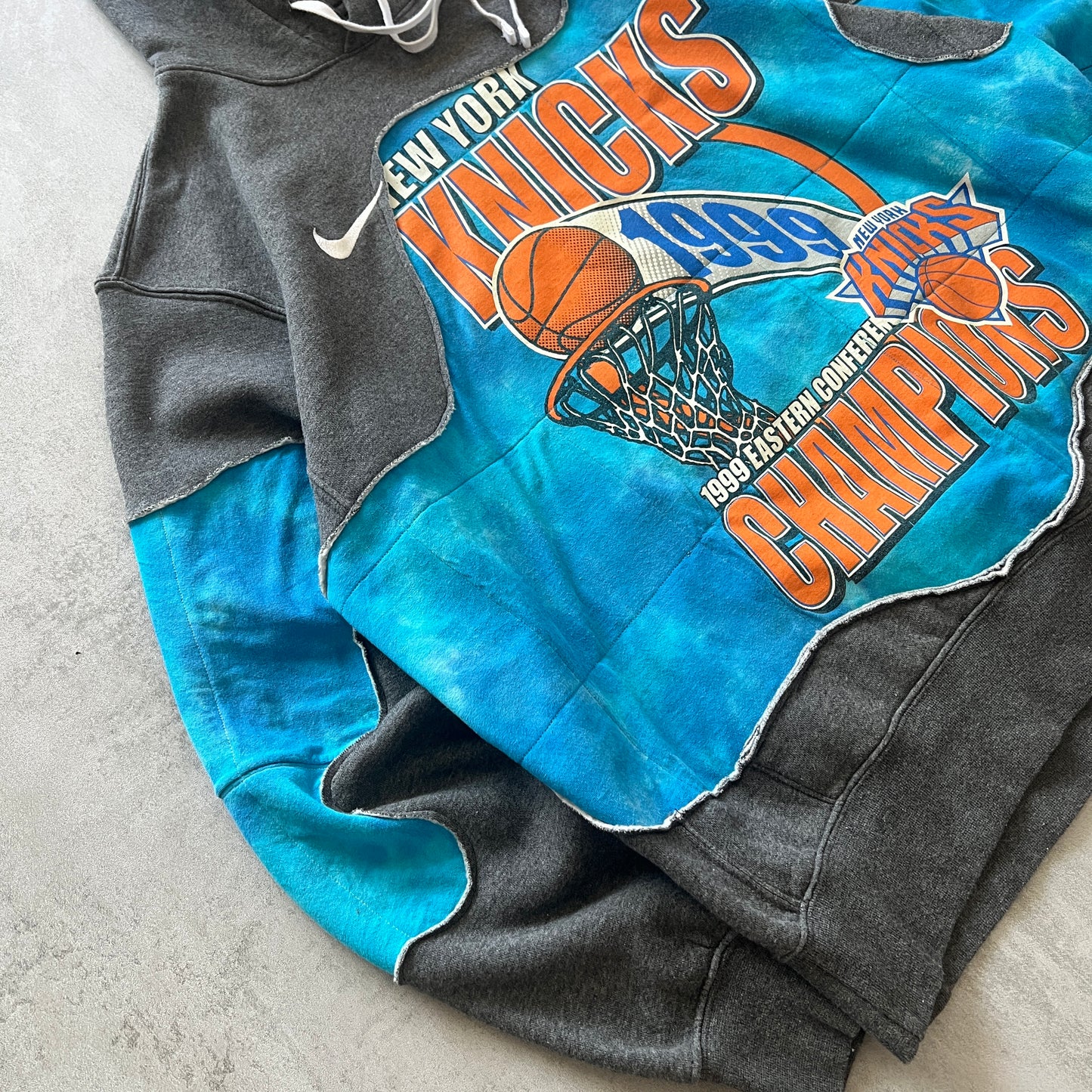 'CHAMPIONS' HOODIE (M)