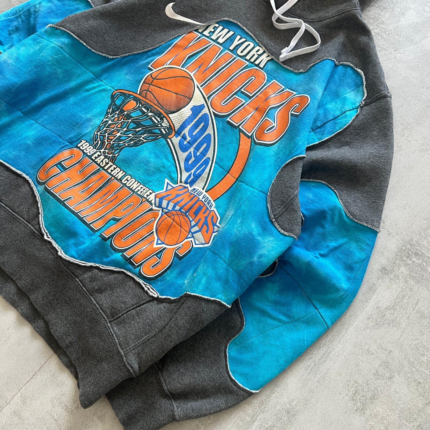 'CHAMPIONS' HOODIE (M)
