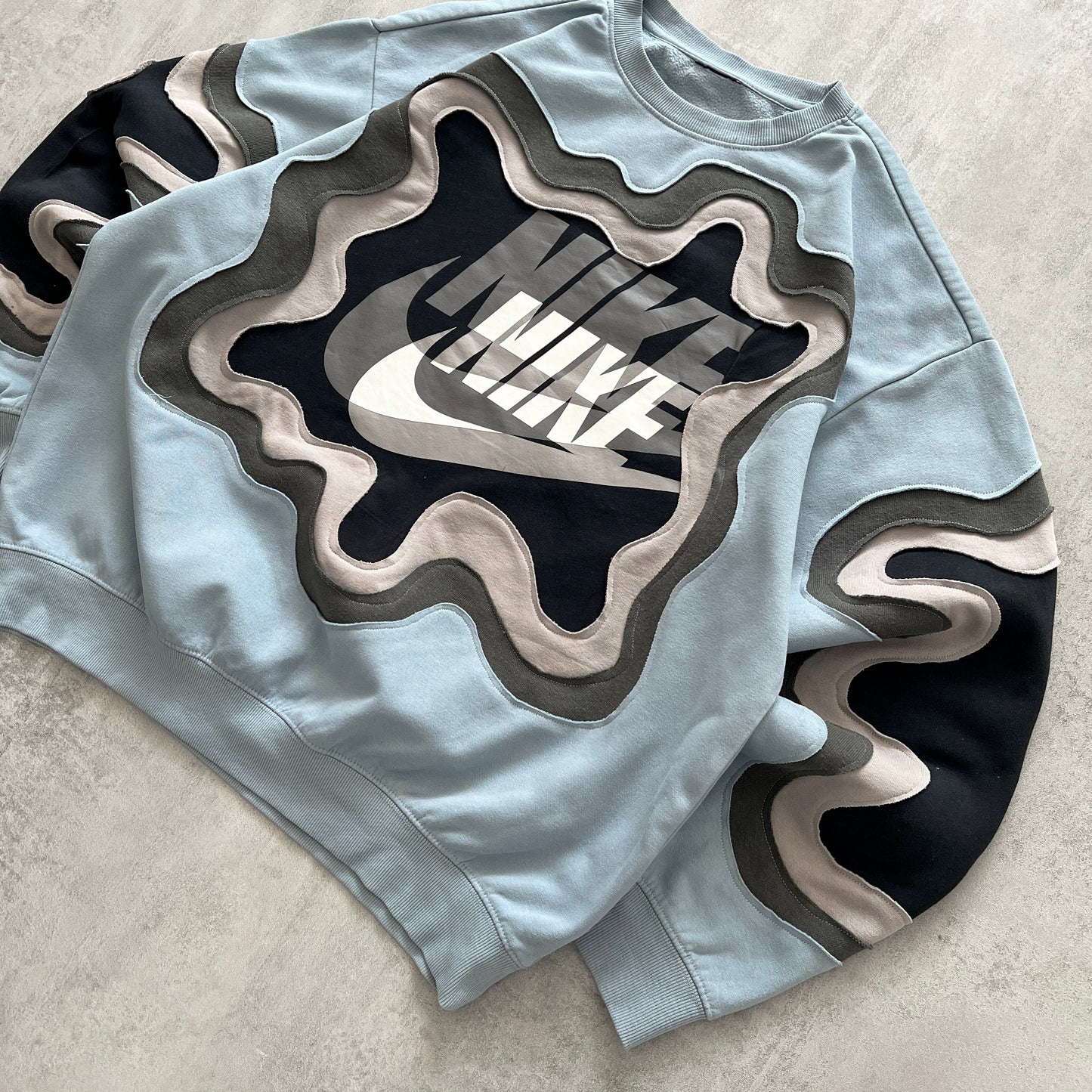 'SPLASH' SWEATSHIRT (L)