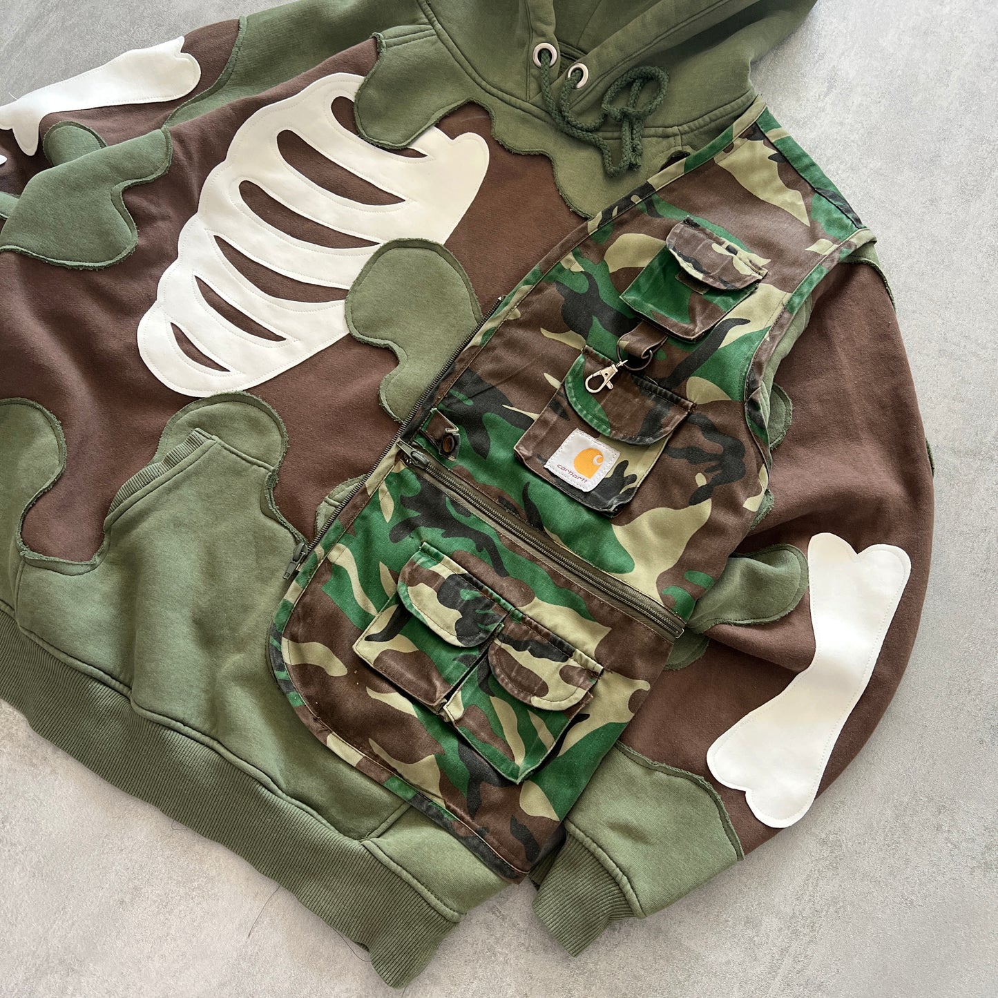 'CAMO BONES' HOODIE (M)
