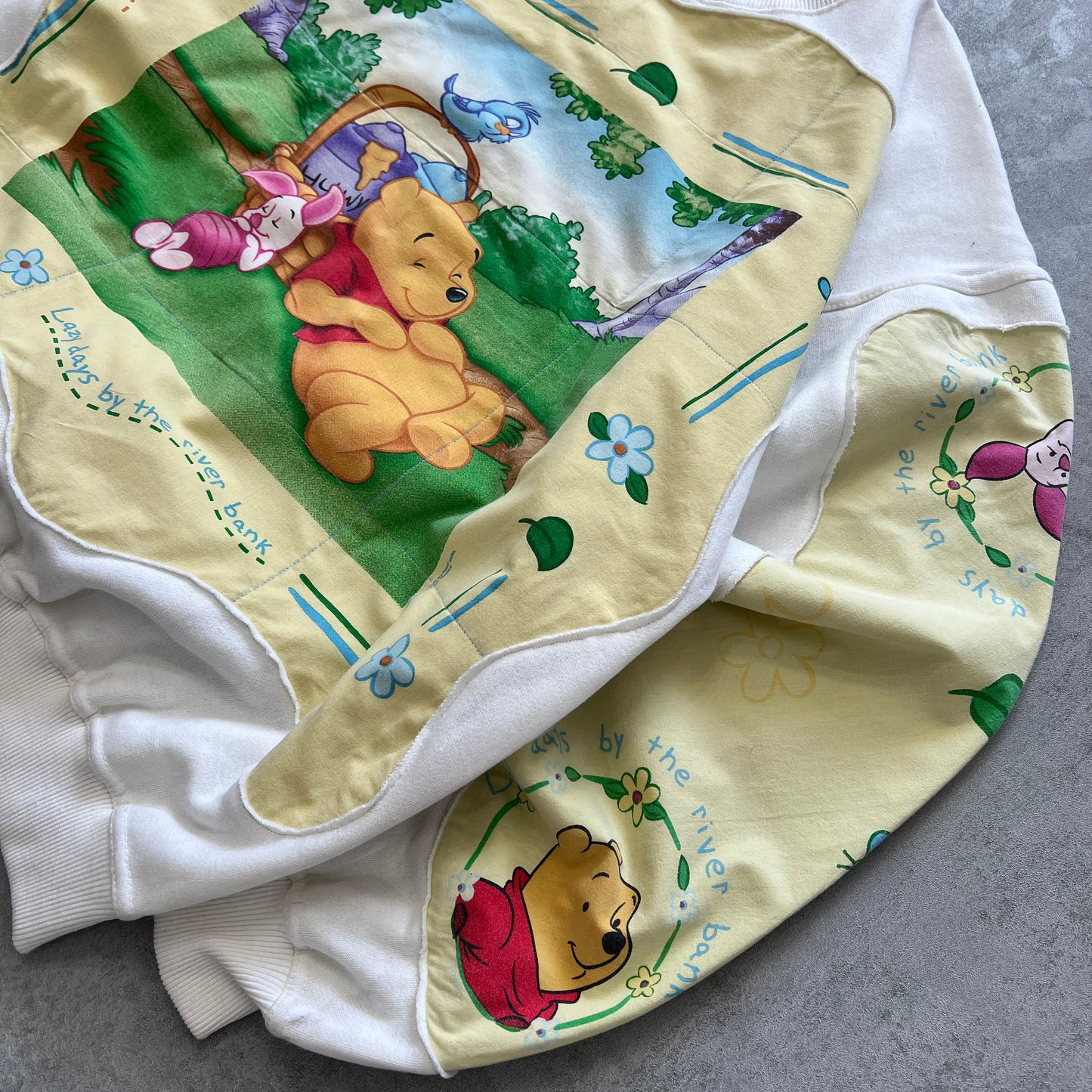 'LAZY DAYS BY THE RIVER BANK' SWEATSHIRT (XL)