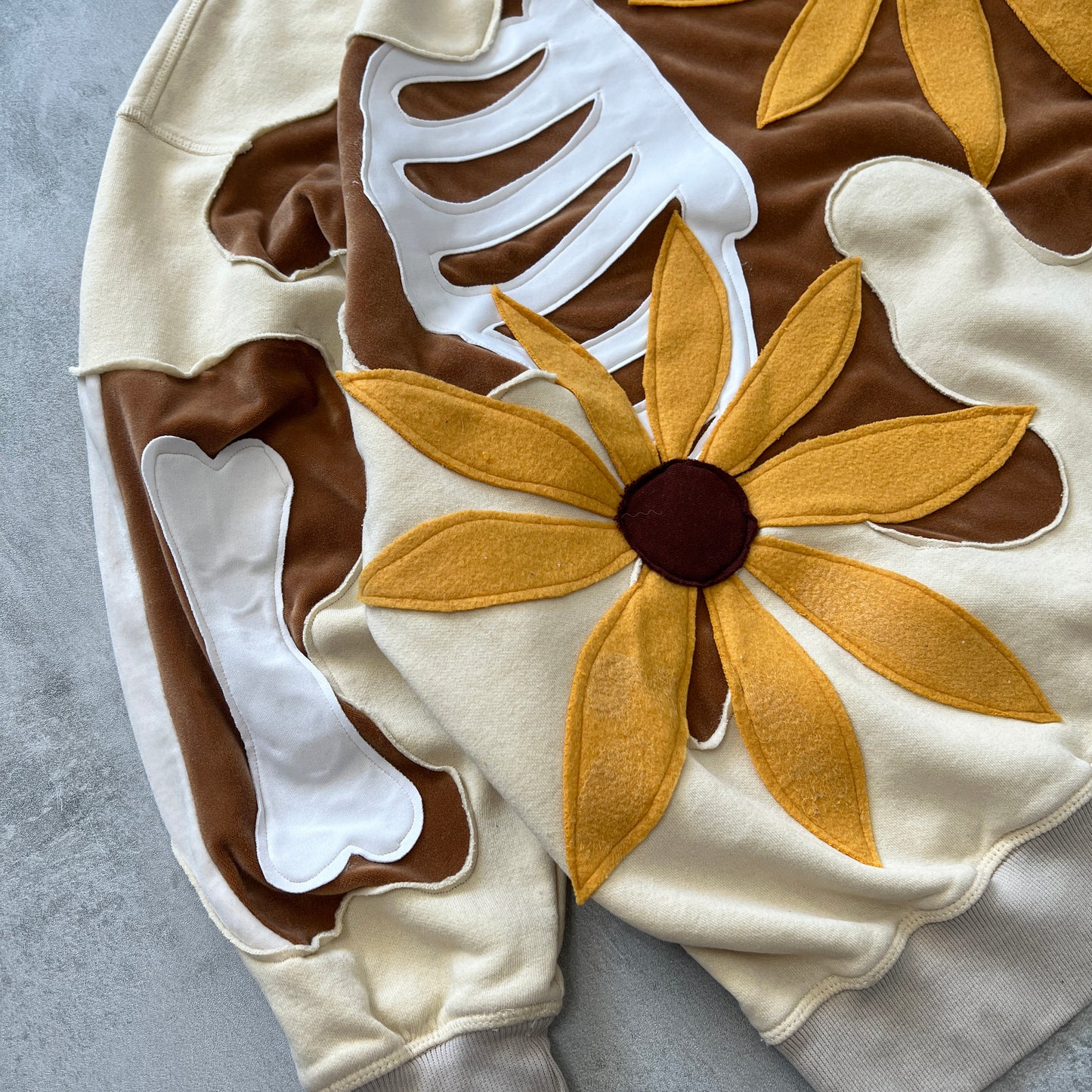 'SUNFLOWERS' SWEATSHIRT (w L)