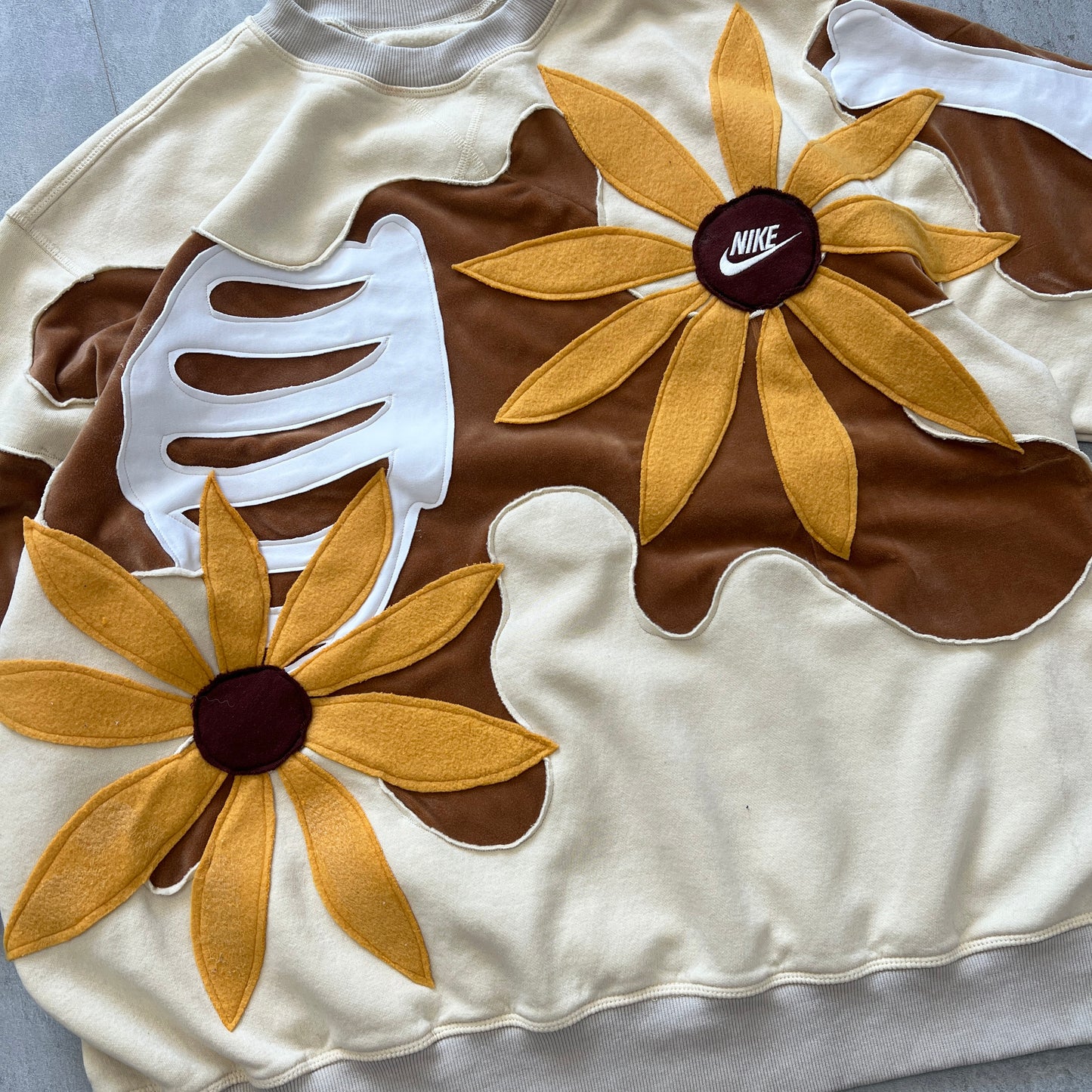 'SUNFLOWERS' SWEATSHIRT (w L)