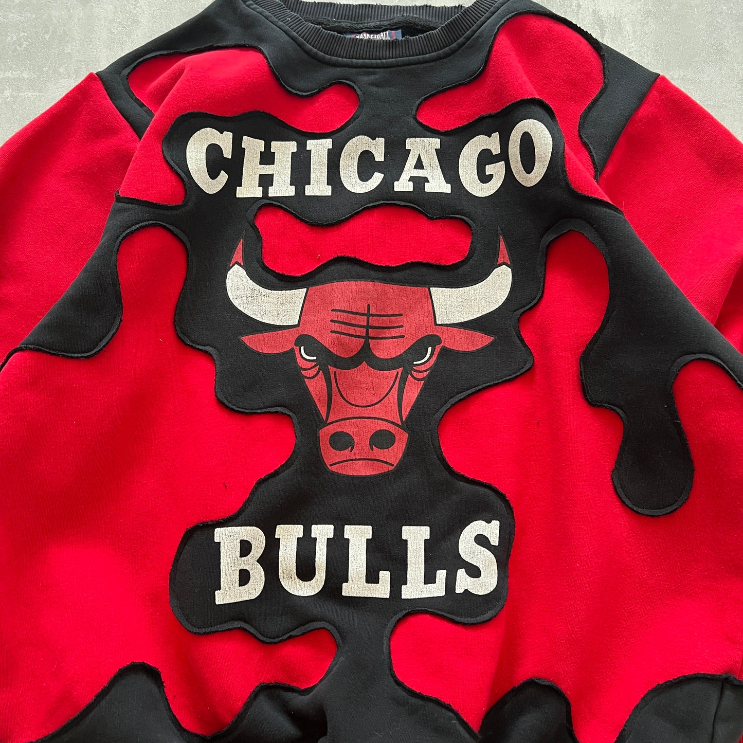 'BULLS' DISTRESSED VINTAGE SWEATSHIRT (w S)