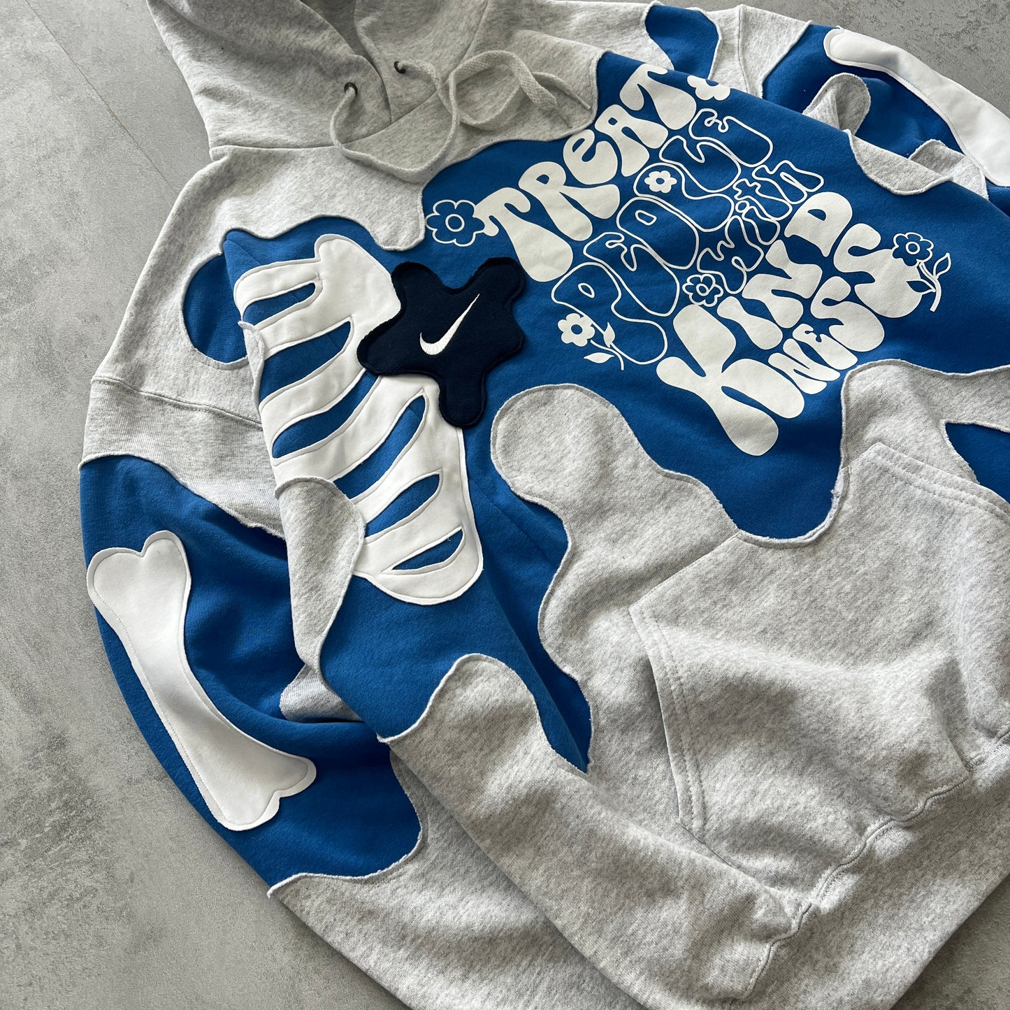 'TREAT PEOPLE WITH KINDNESS' HOODIE (XL)
