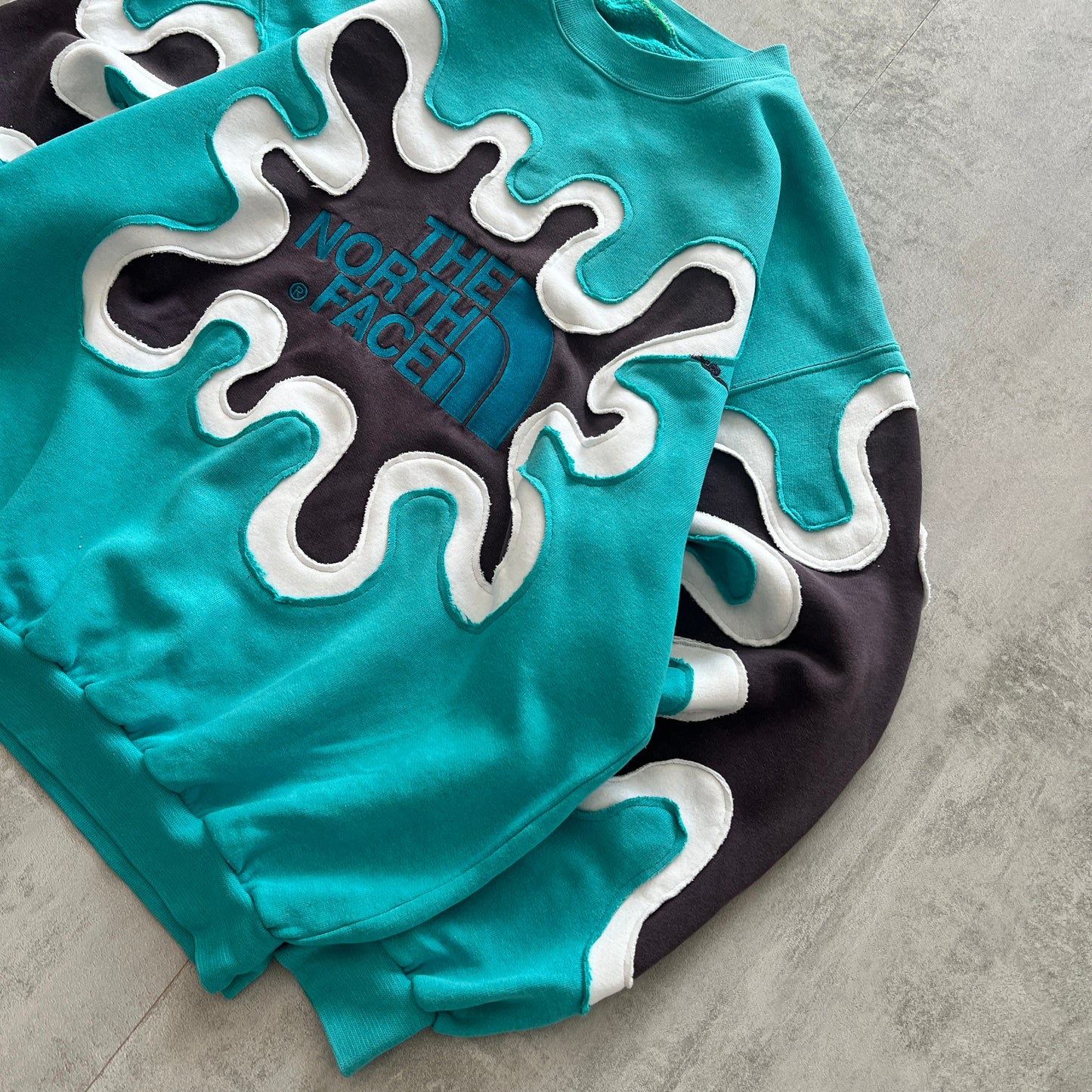 'SPLASH' SWEATSHIRT (L)