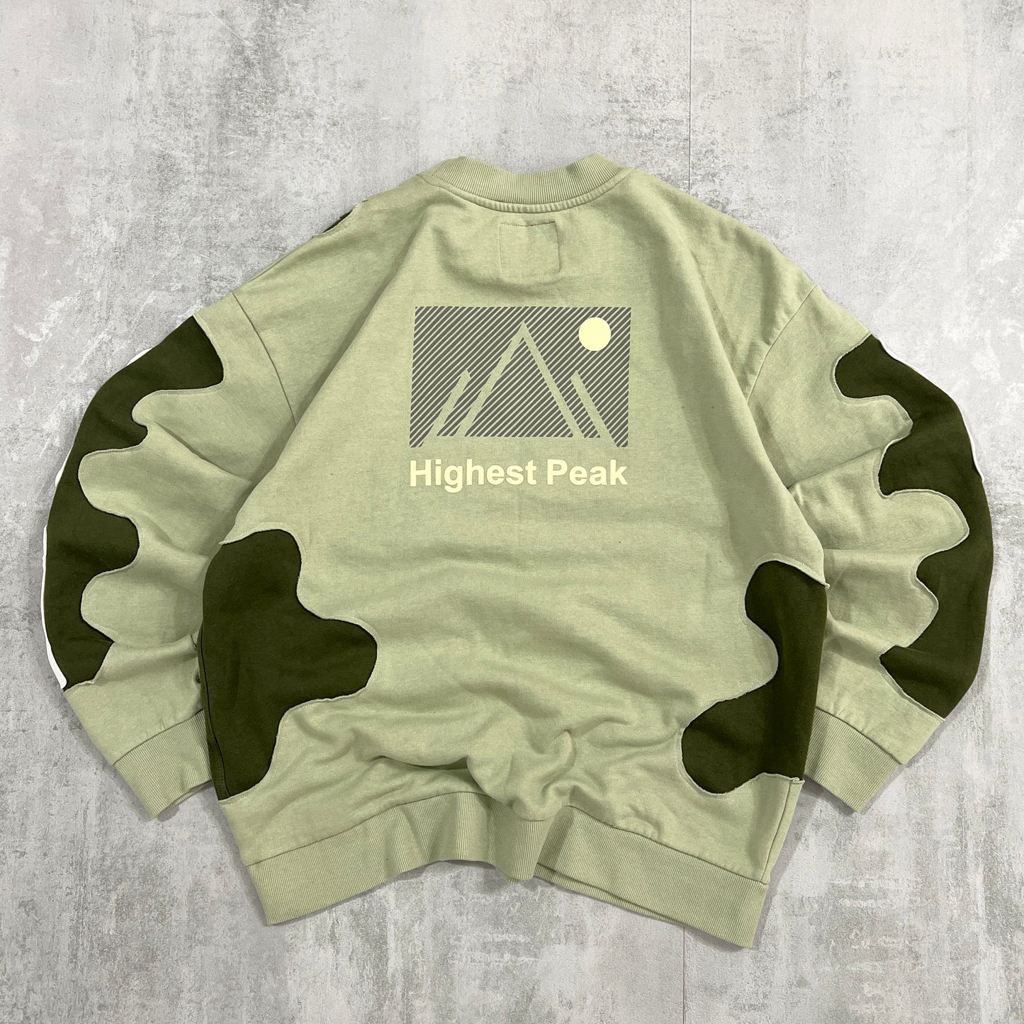 'LEAVES' SWEATSHIRT (L)