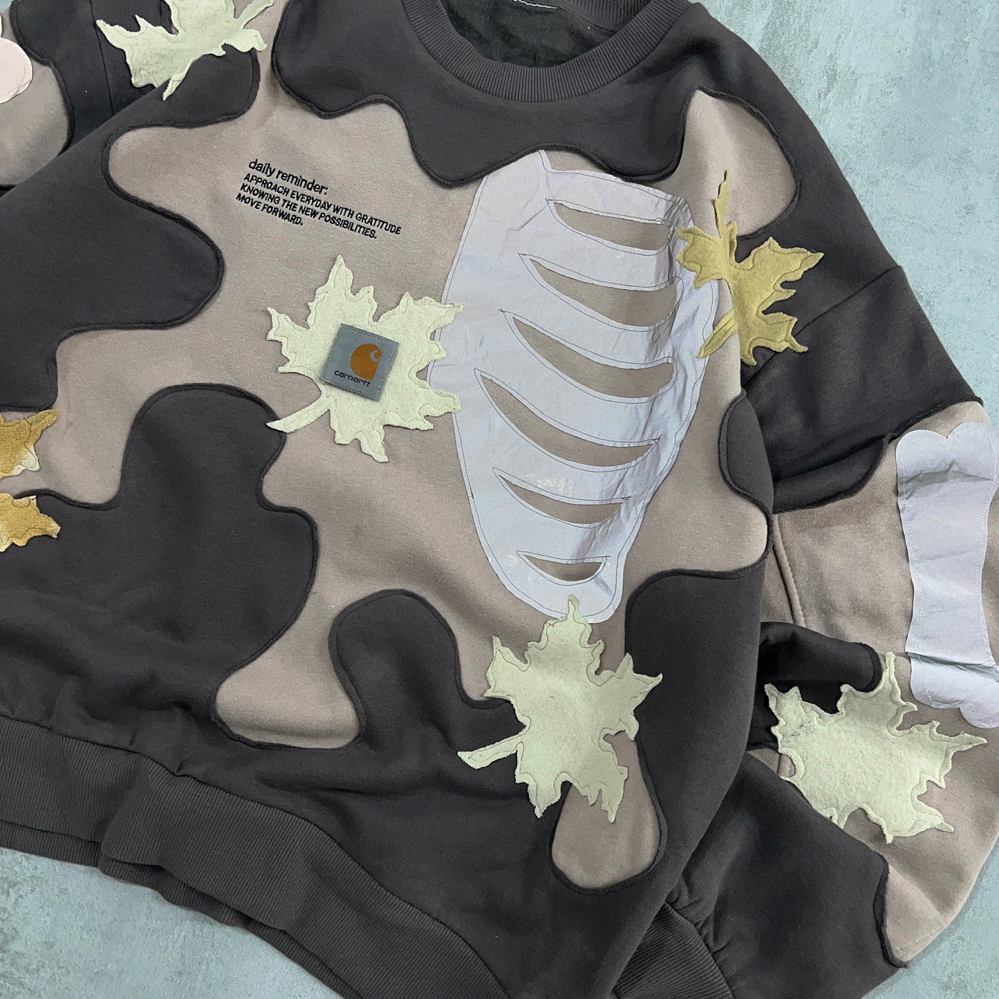 'LEAVES' RELFECTIVE SWEATSHIRT (L)