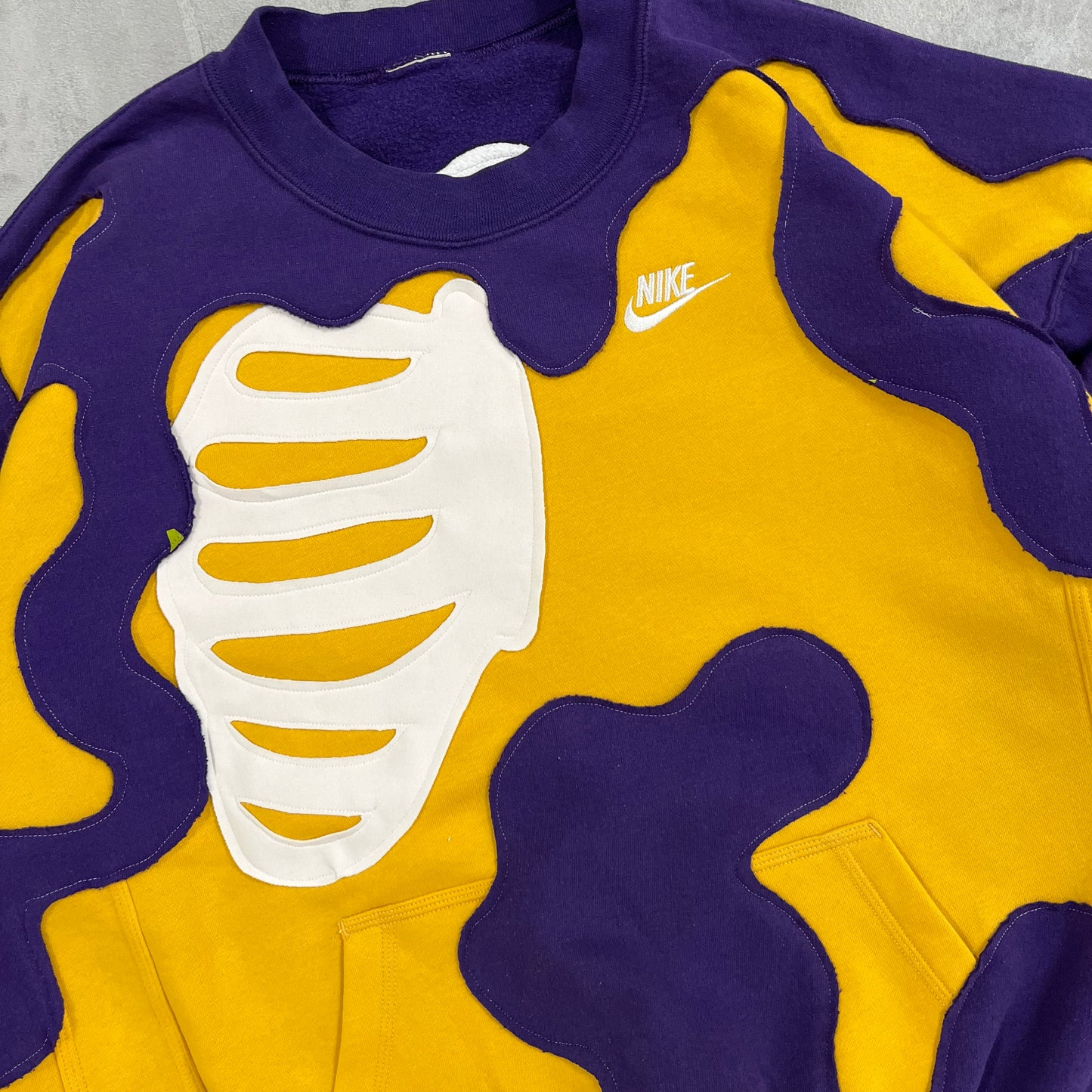 'BONES' SWEATSHIRT (L)