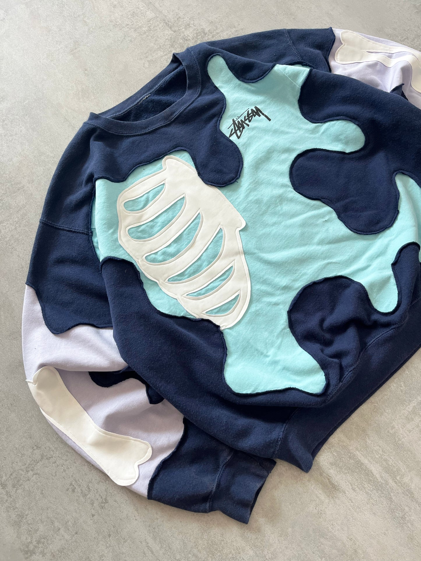 'BONES' SWEATSHIRT (M)