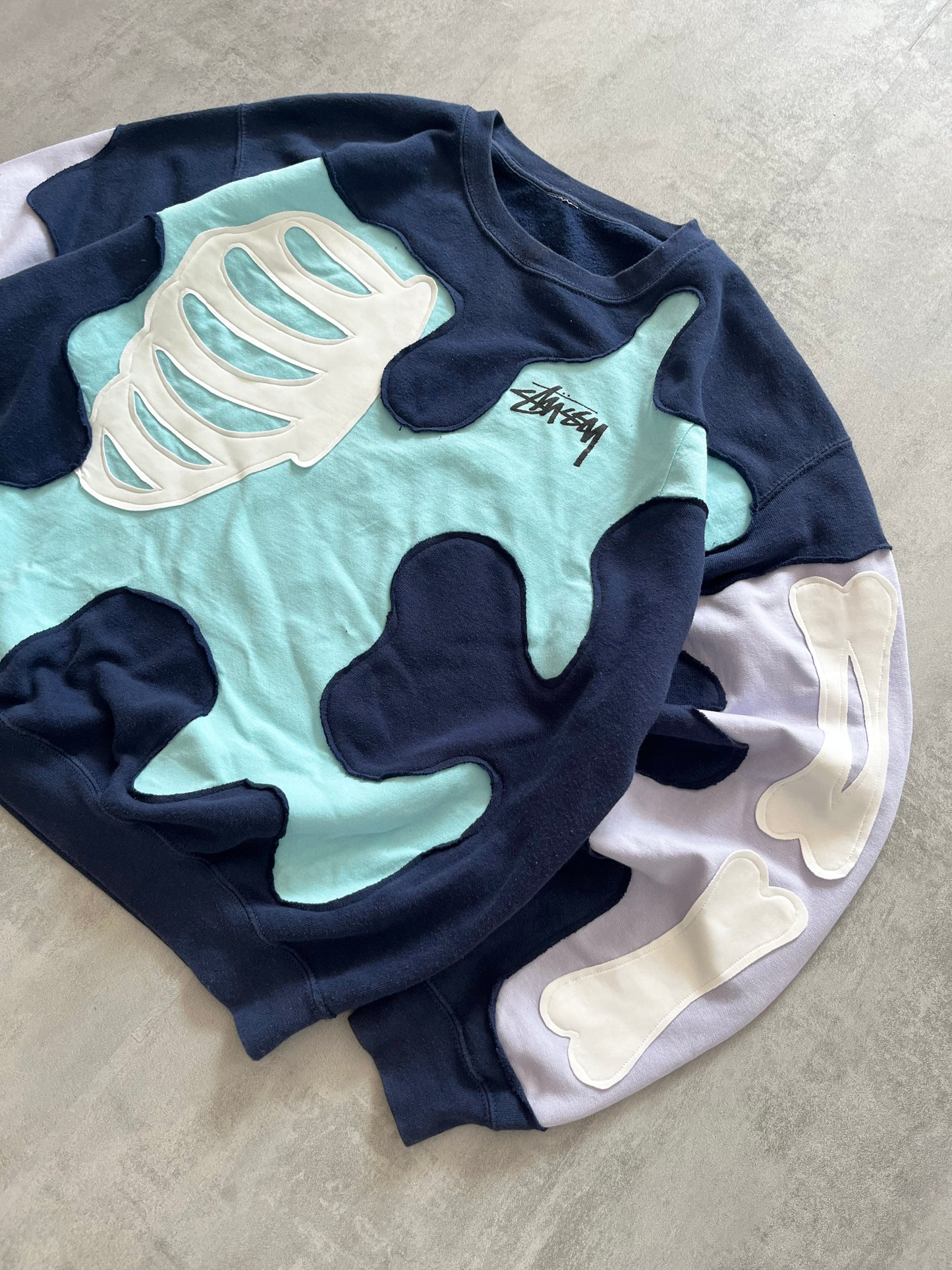 'BONES' SWEATSHIRT (M)