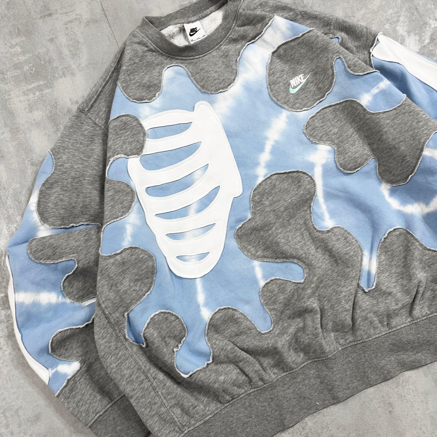 'BONES' TIE DYE SWEATSHIRT (XXL)