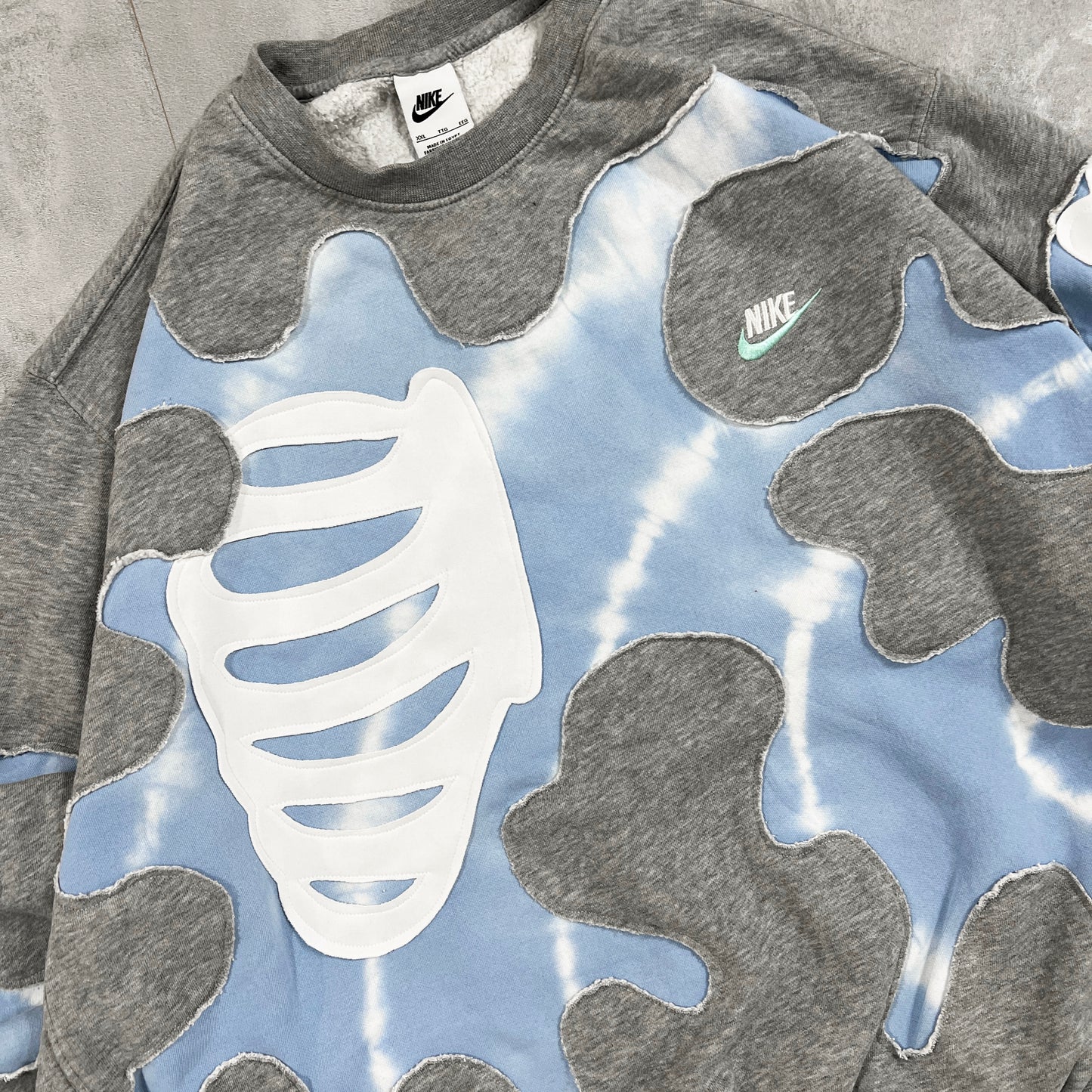 'BONES' TIE DYE SWEATSHIRT (XXL)
