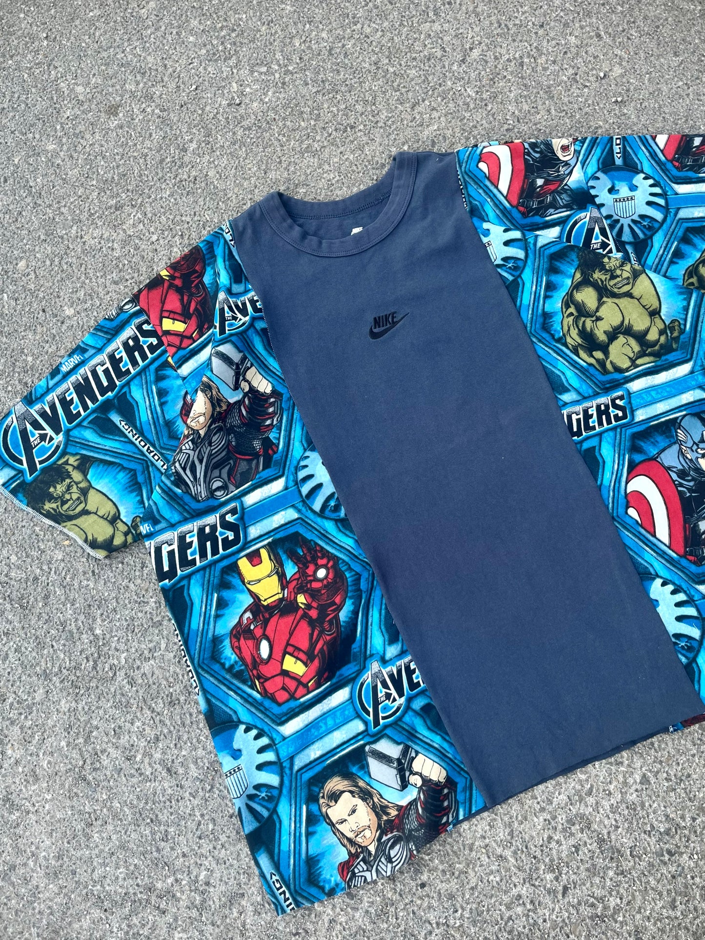 'AVENGERS' T-SHIRT (XL)