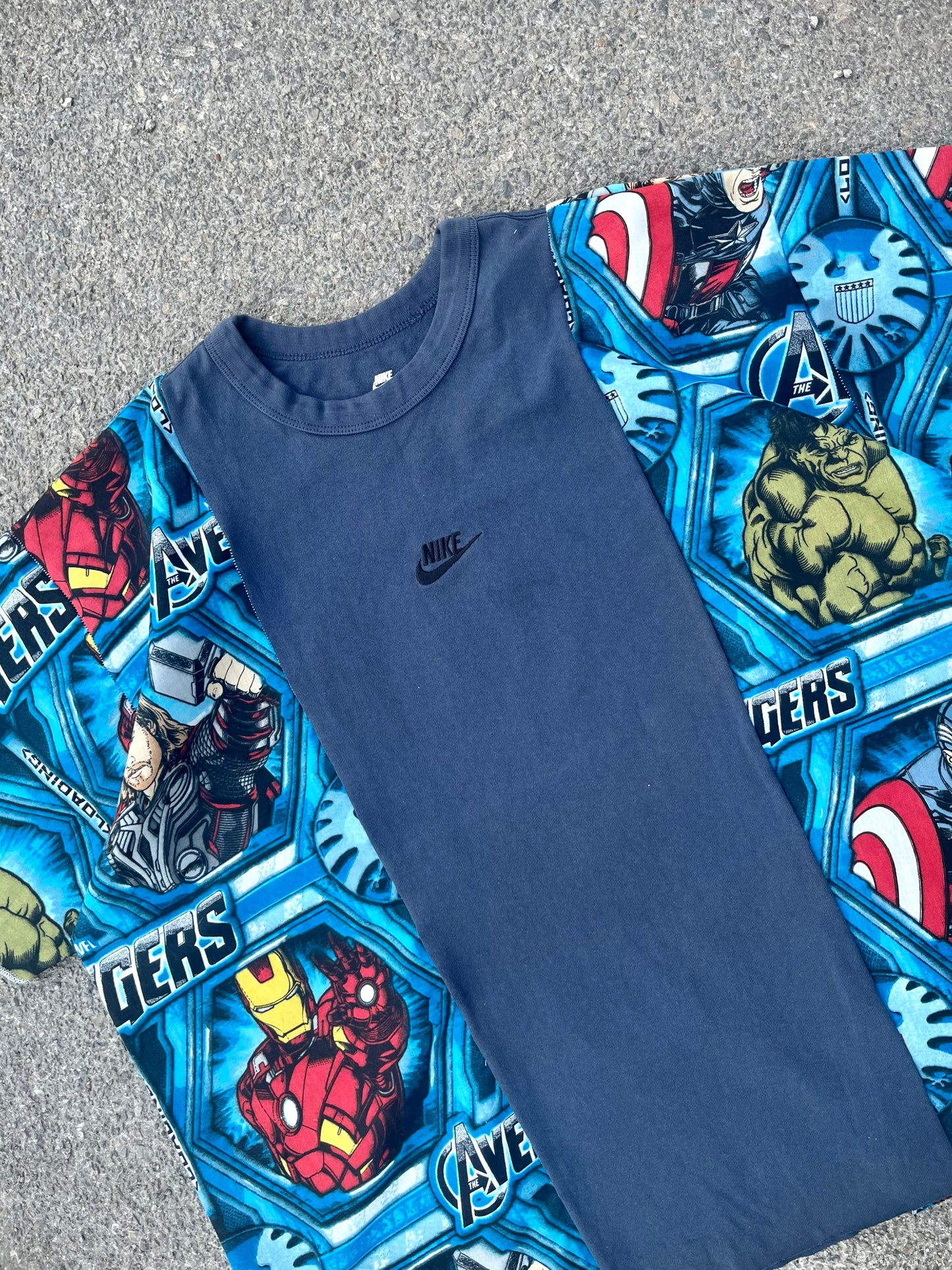 'AVENGERS' T-SHIRT (XL)