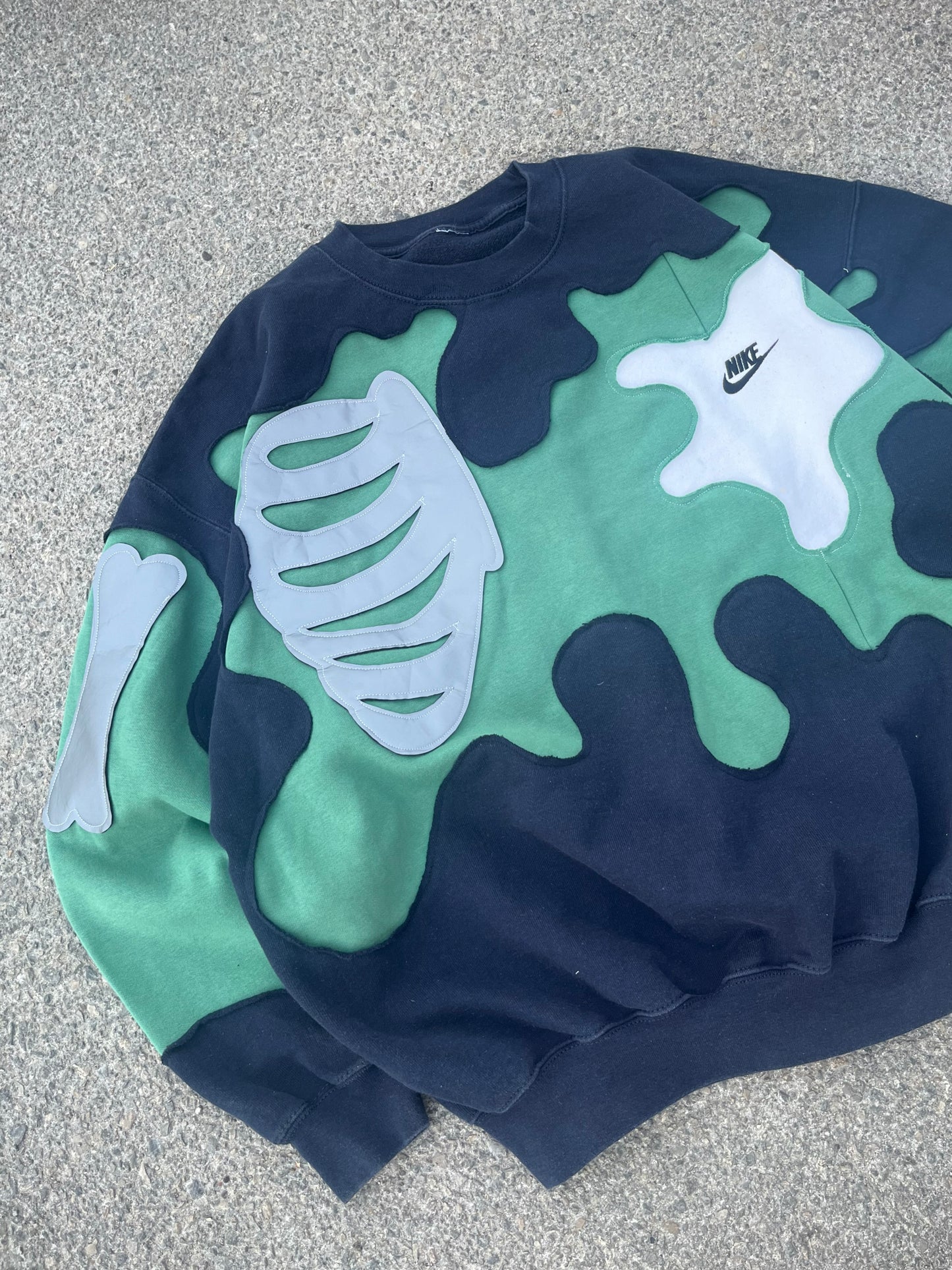 'BONES' REFLECTIVE SWEATSHIRT (L)