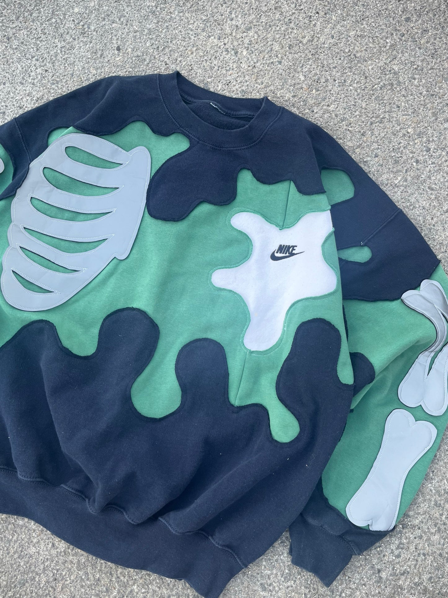 'BONES' REFLECTIVE SWEATSHIRT (L)