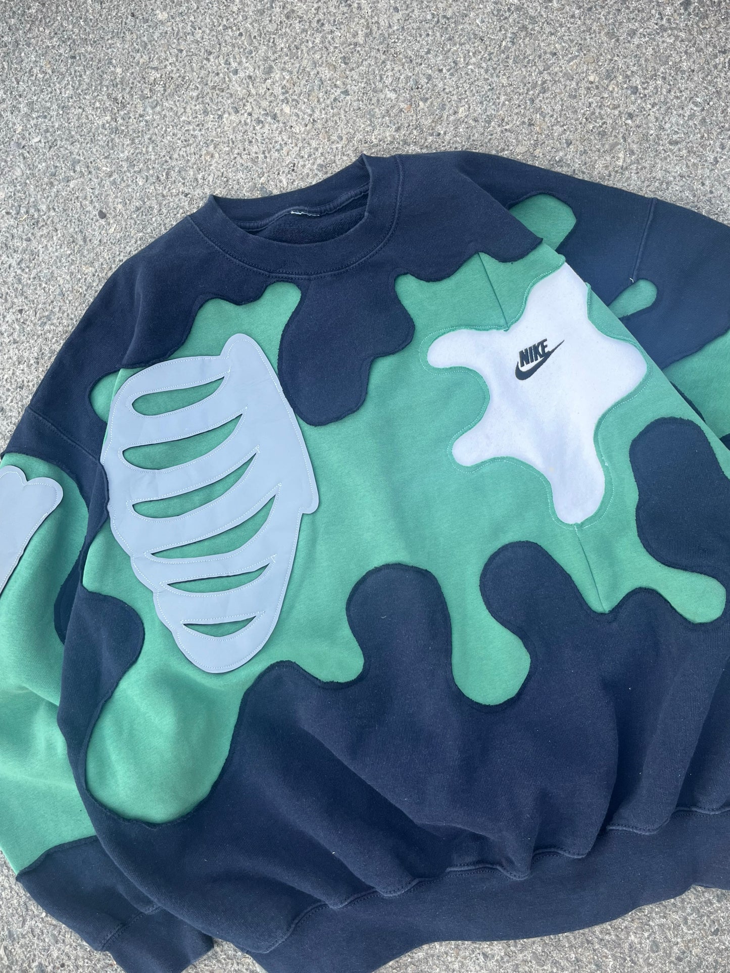'BONES' REFLECTIVE SWEATSHIRT (L)