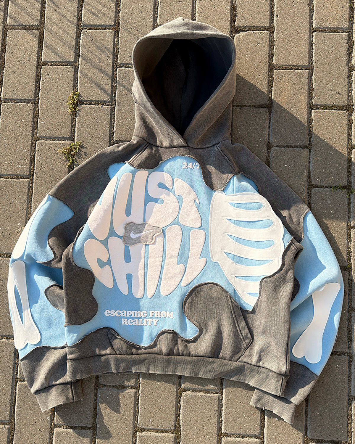'JUST CHILL' HOODIE (S)