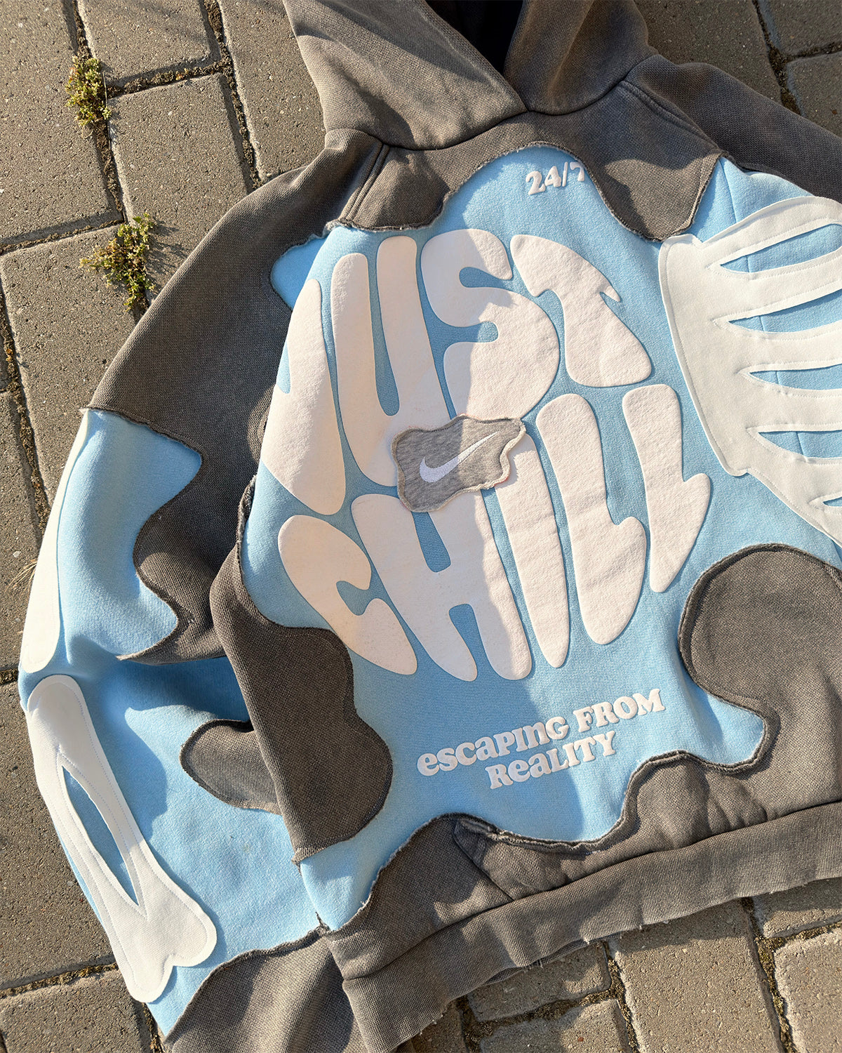'JUST CHILL' HOODIE (S)