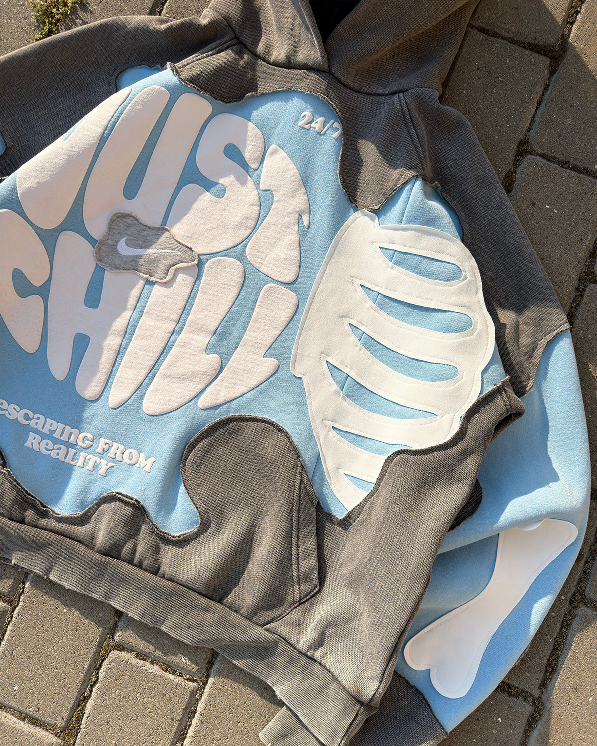 'JUST CHILL' HOODIE (S)