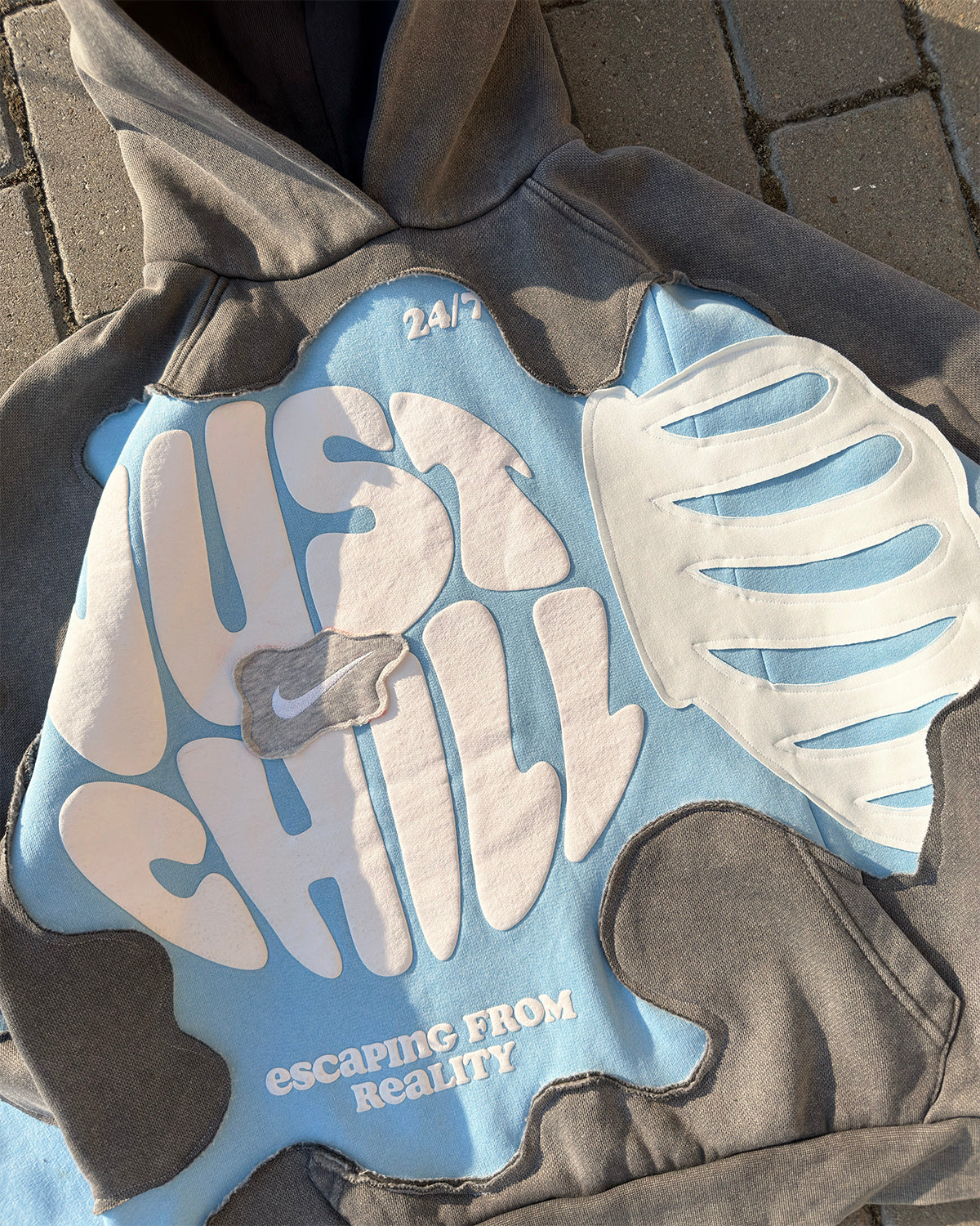 'JUST CHILL' HOODIE (S)