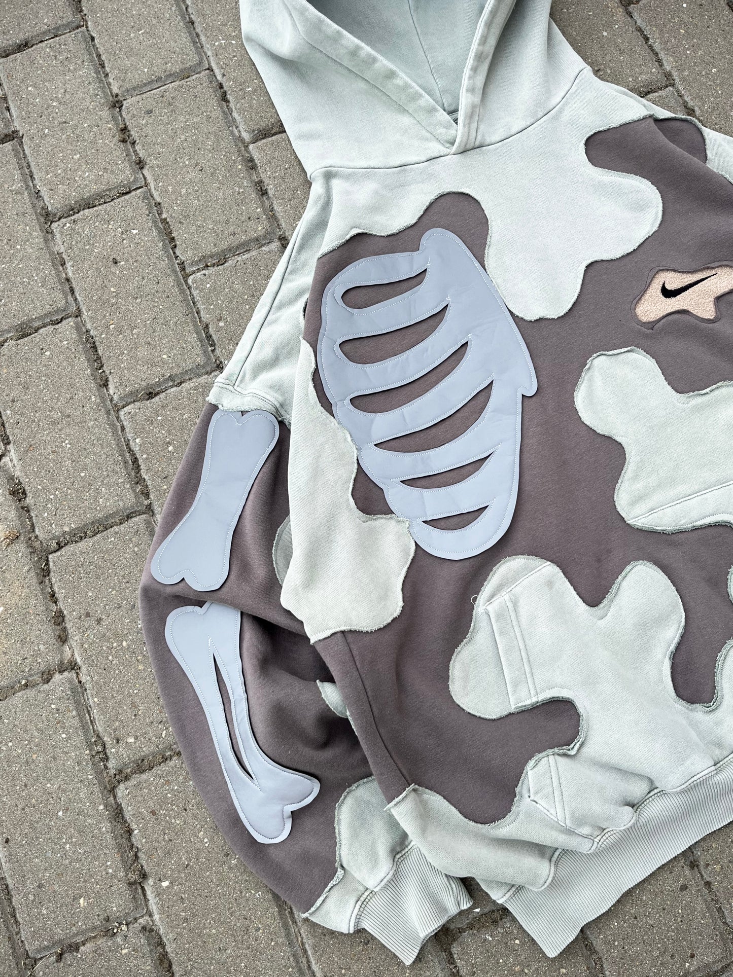'BONES' REFLECTIVE HOODIE (M)