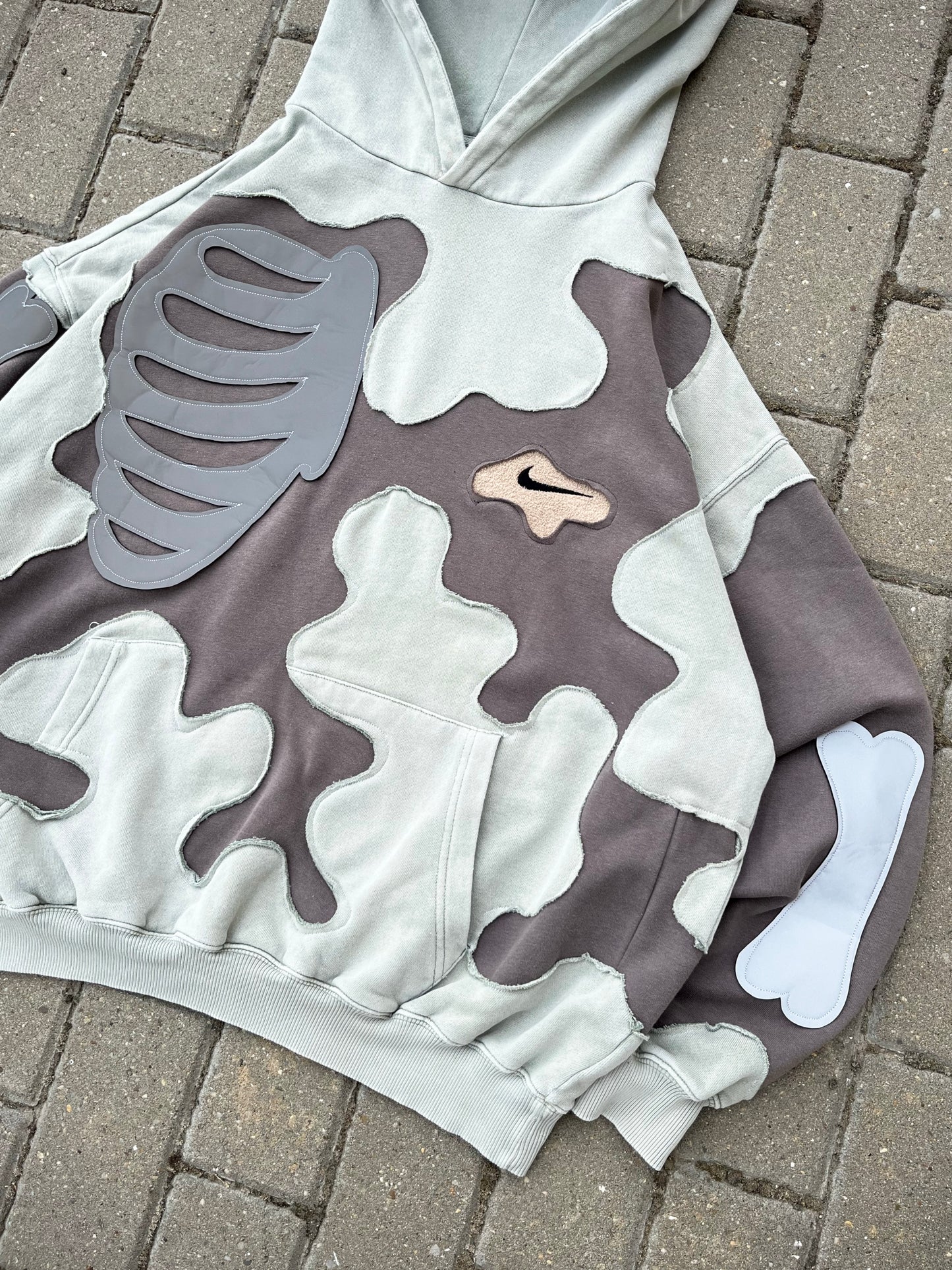 'BONES' REFLECTIVE HOODIE (M)