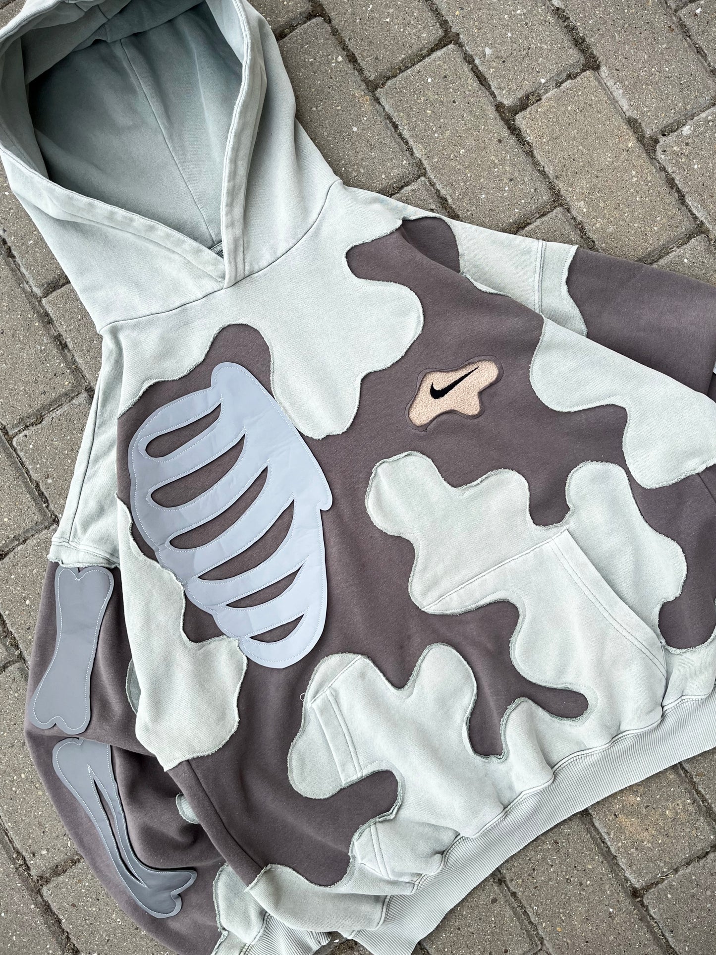 'BONES' REFLECTIVE HOODIE (M)