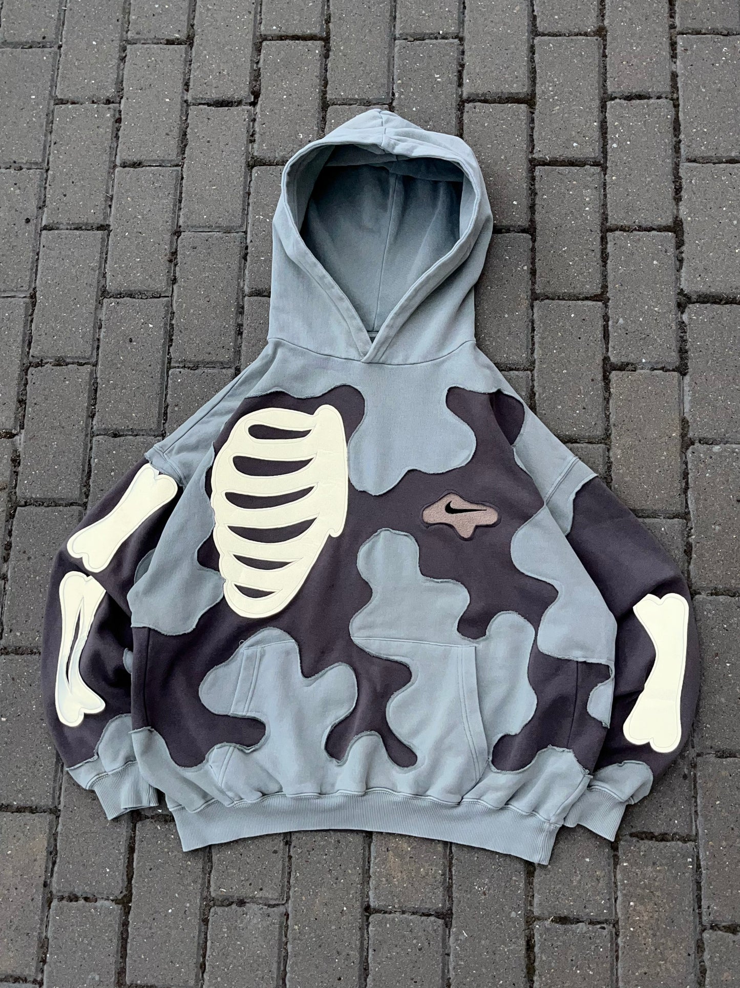 'BONES' REFLECTIVE HOODIE (M)