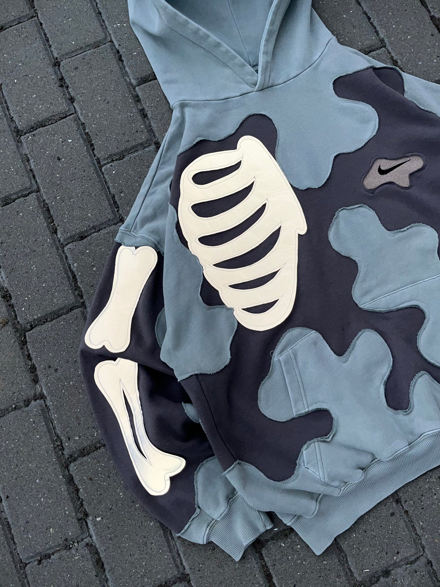 'BONES' REFLECTIVE HOODIE (M)