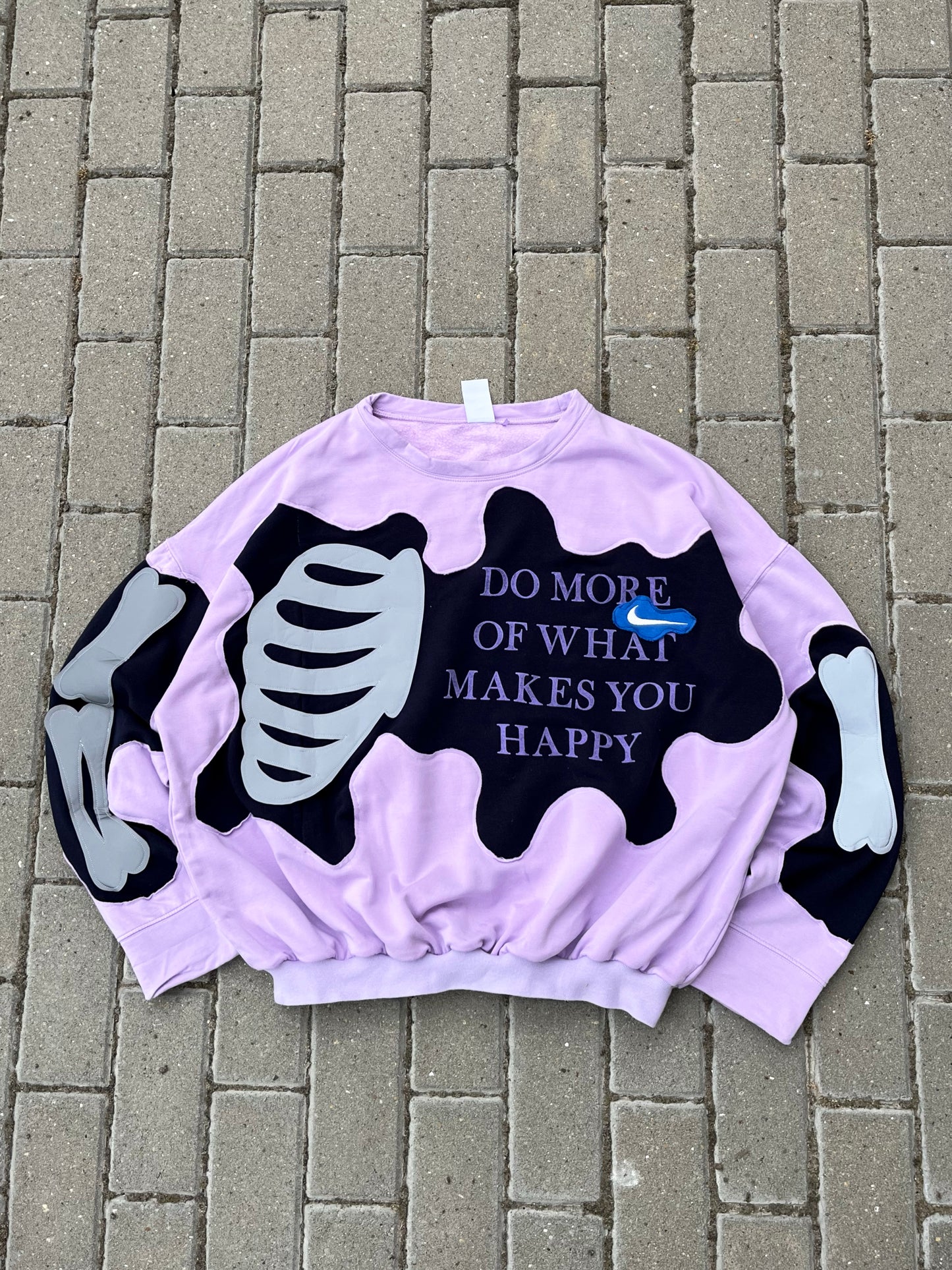 'DO MORE OF WHAT MAKES YOU HAPPY' REFLECTIVE SWEATSHIRT (L)