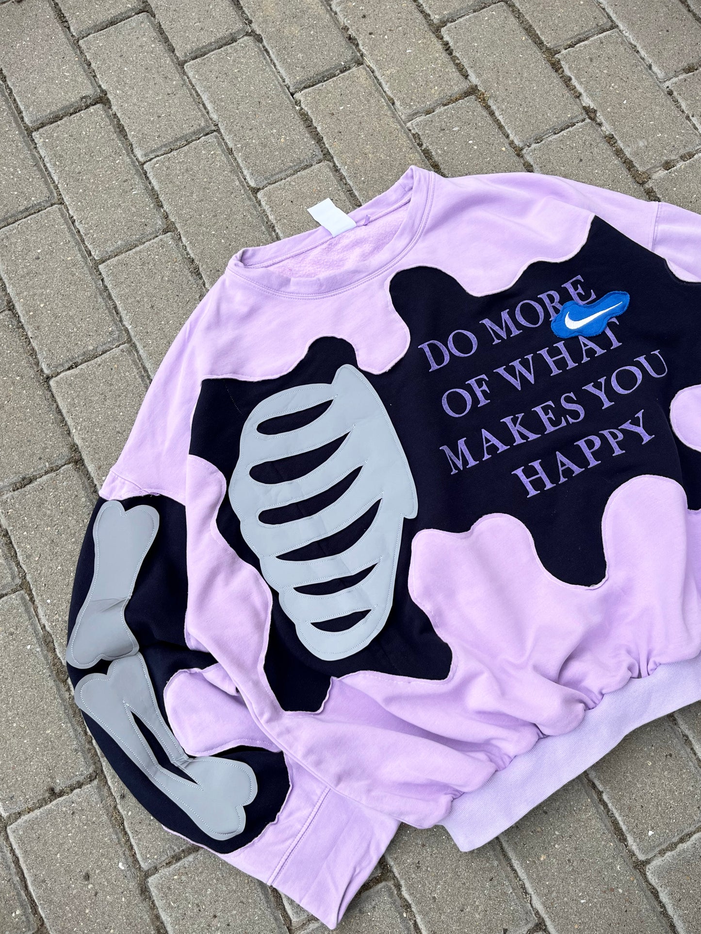 'DO MORE OF WHAT MAKES YOU HAPPY' REFLECTIVE SWEATSHIRT (L)