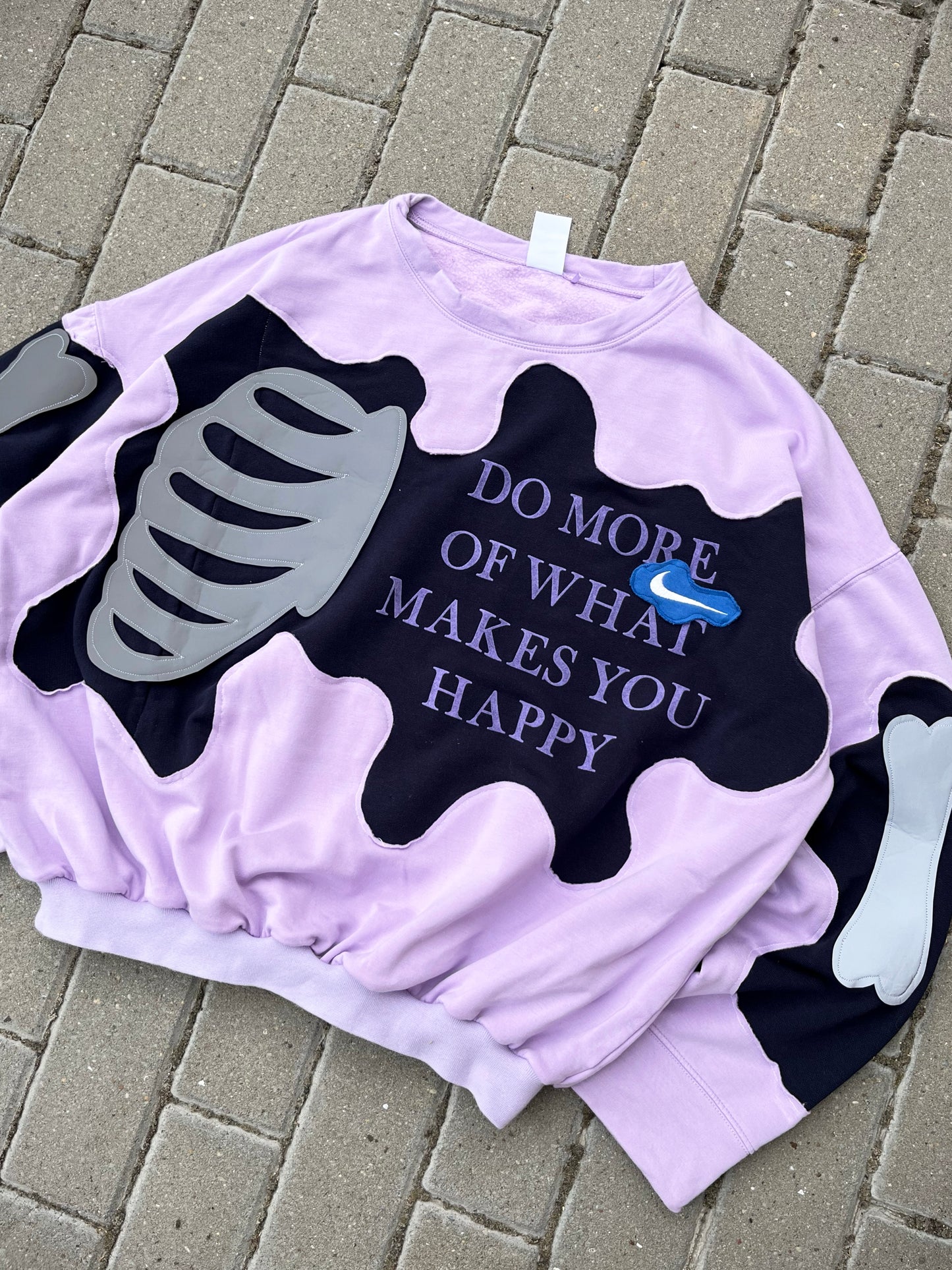 'DO MORE OF WHAT MAKES YOU HAPPY' REFLECTIVE SWEATSHIRT (L)