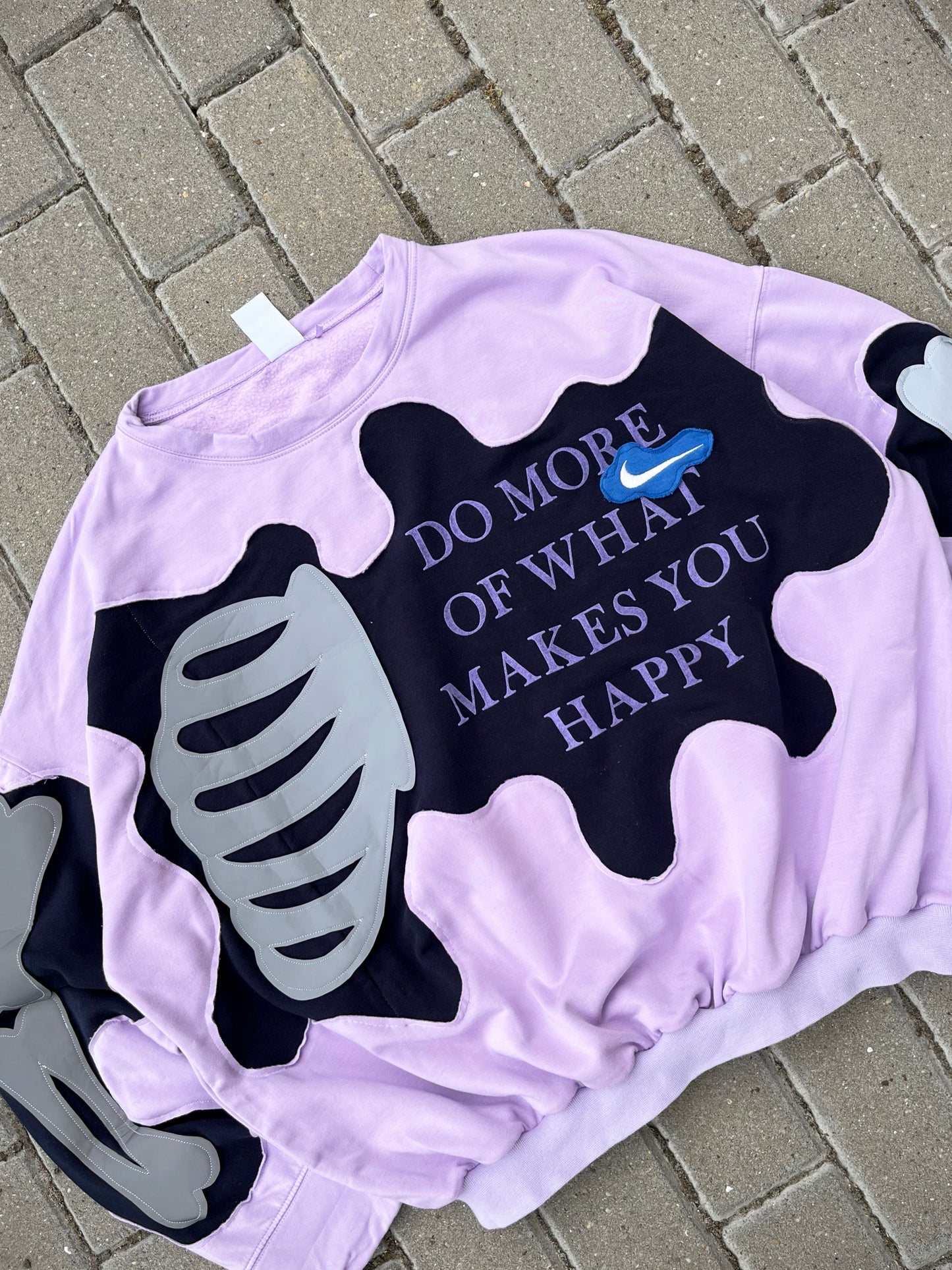 'DO MORE OF WHAT MAKES YOU HAPPY' REFLECTIVE SWEATSHIRT (L)