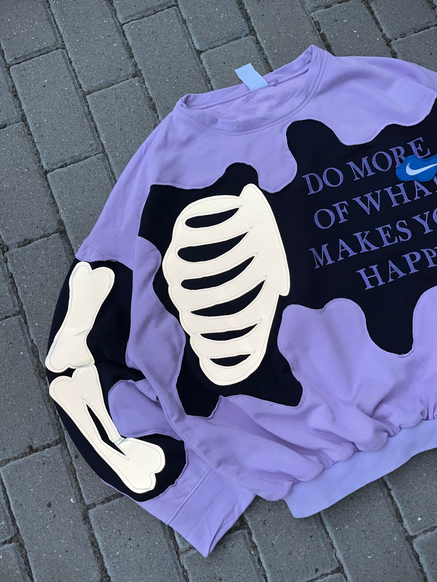 'DO MORE OF WHAT MAKES YOU HAPPY' REFLECTIVE SWEATSHIRT (L)