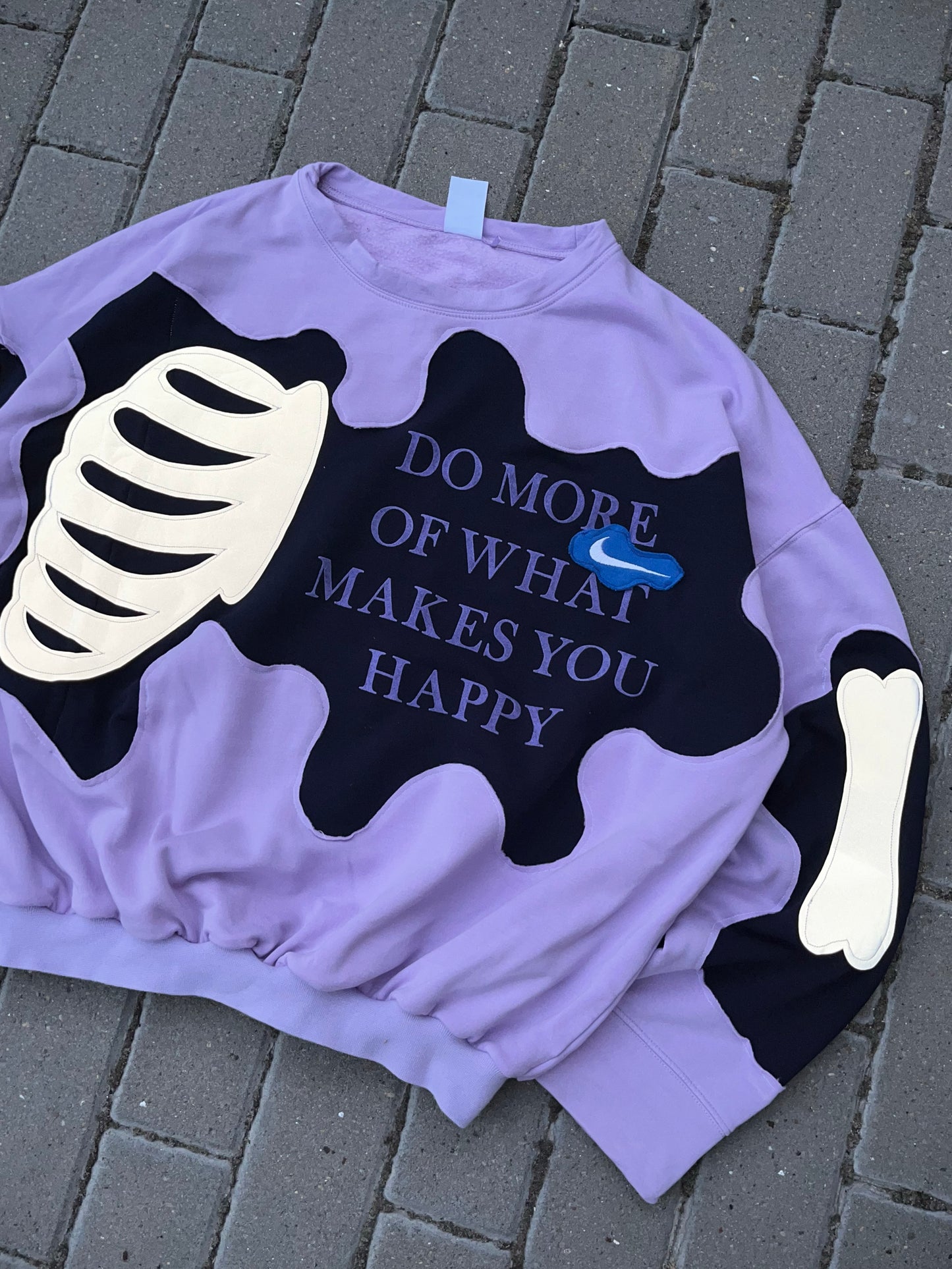 'DO MORE OF WHAT MAKES YOU HAPPY' REFLECTIVE SWEATSHIRT (L)