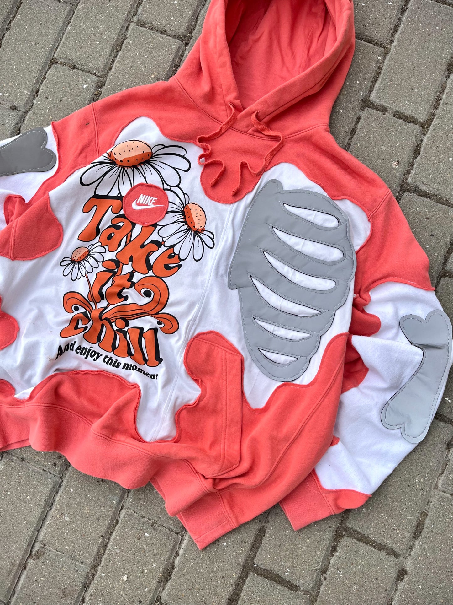 'TAKE IT CHILL' REFLECTIVE HOODIE (L)