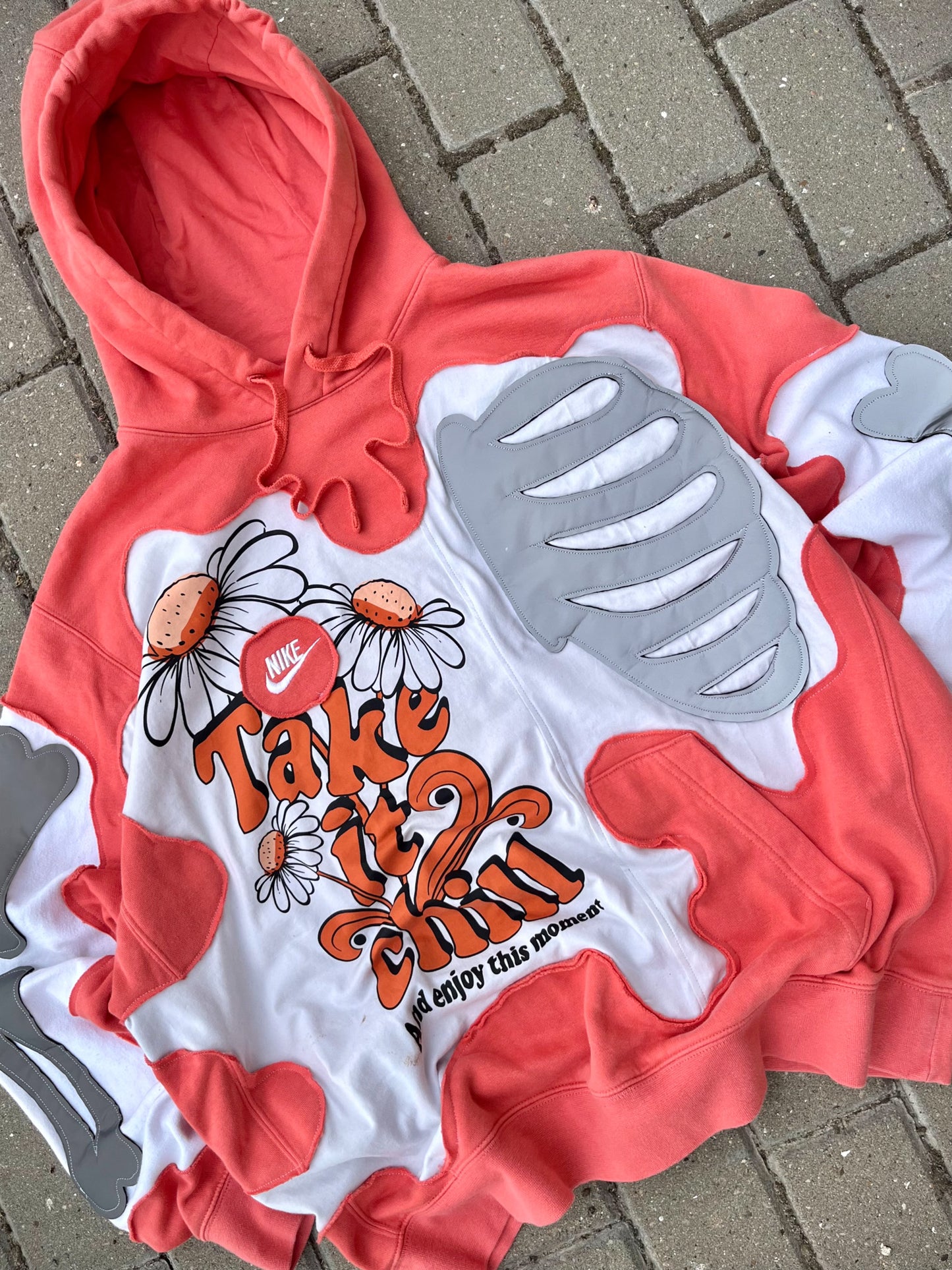 'TAKE IT CHILL' REFLECTIVE HOODIE (L)