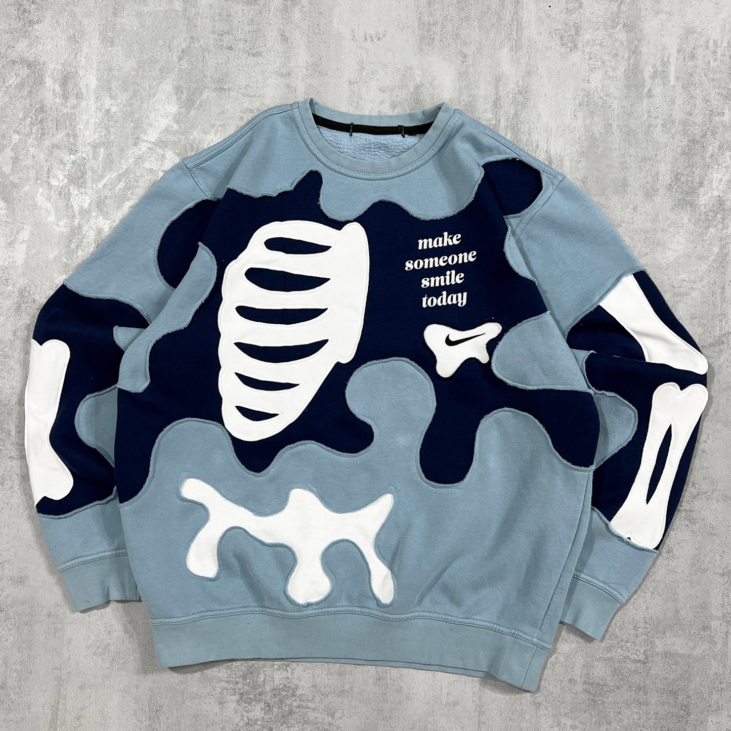 'MAKE SOMEONE SMILE TODAY' SWEATSHIRT (L)