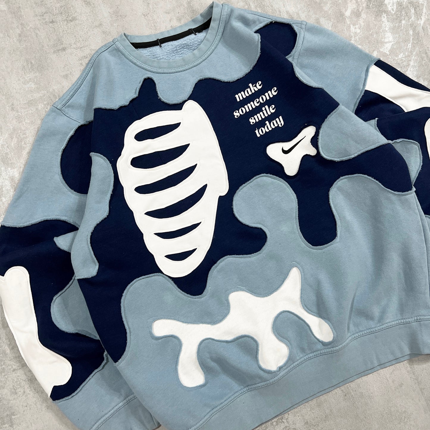 'MAKE SOMEONE SMILE TODAY' SWEATSHIRT (L)