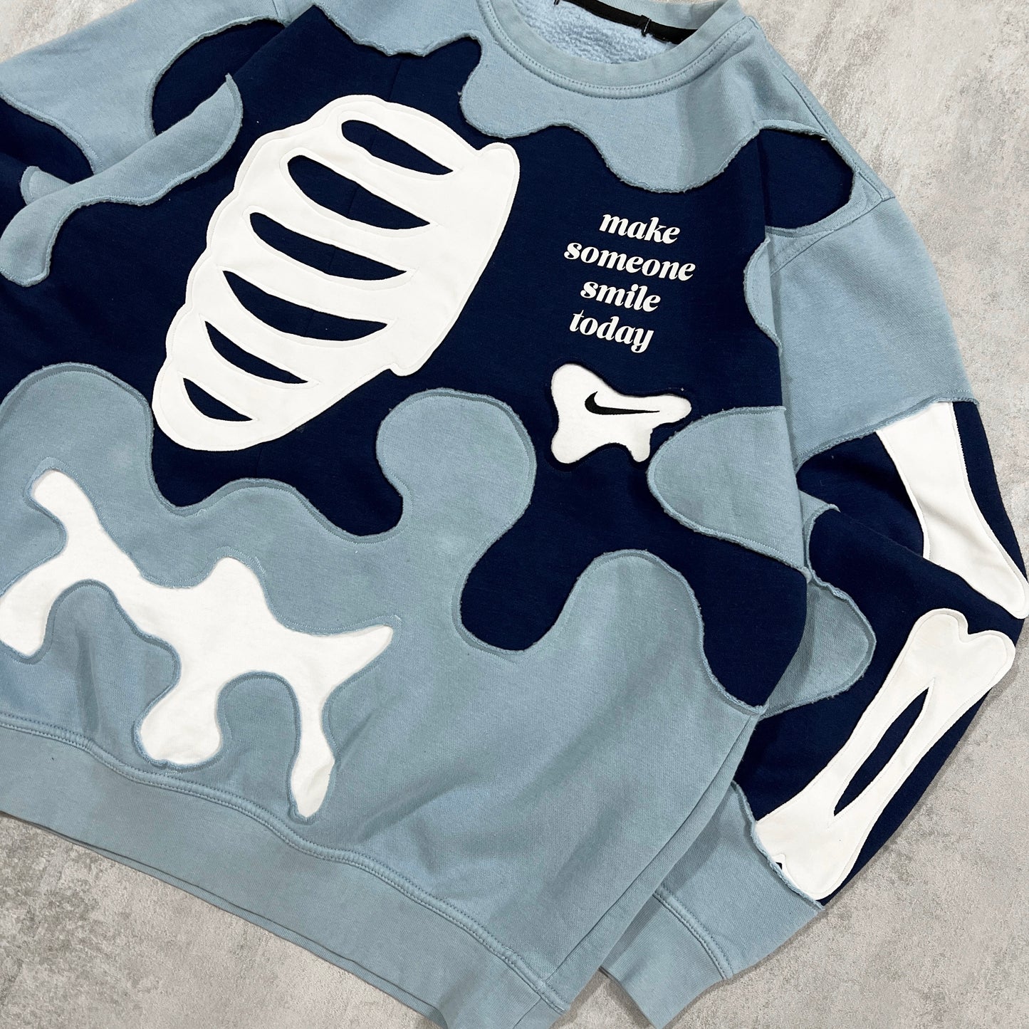 'MAKE SOMEONE SMILE TODAY' SWEATSHIRT (L)